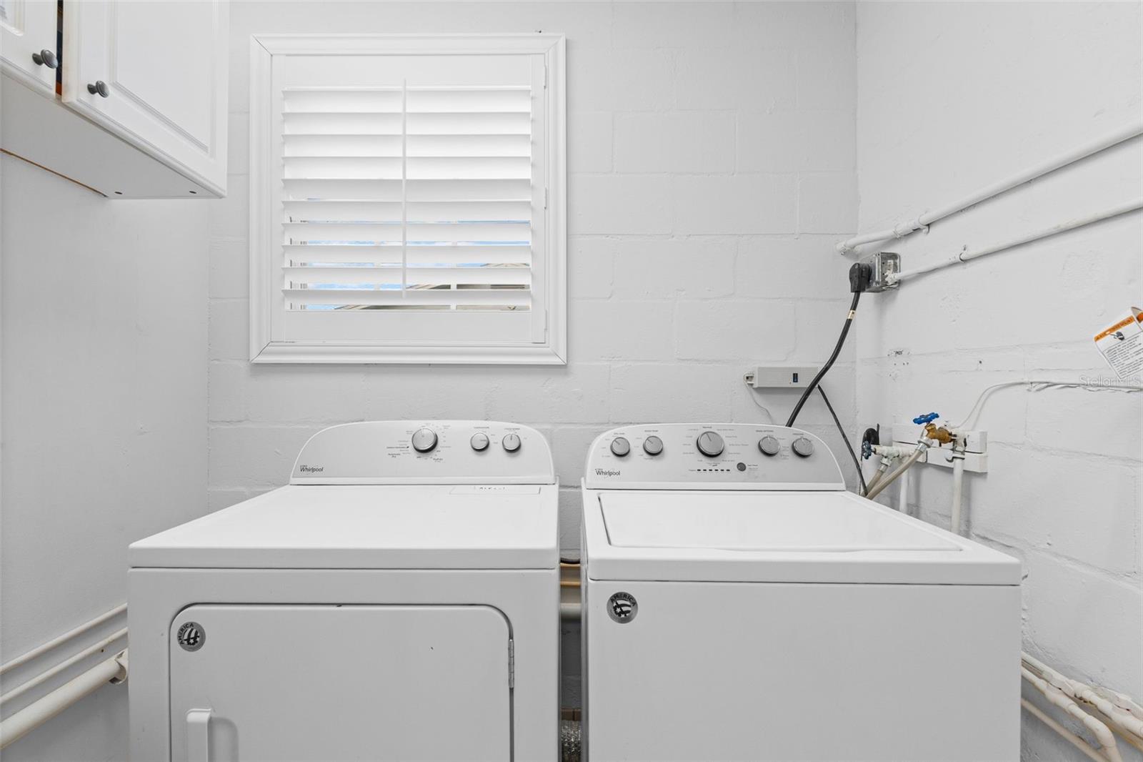 Separate laundry area/mud room