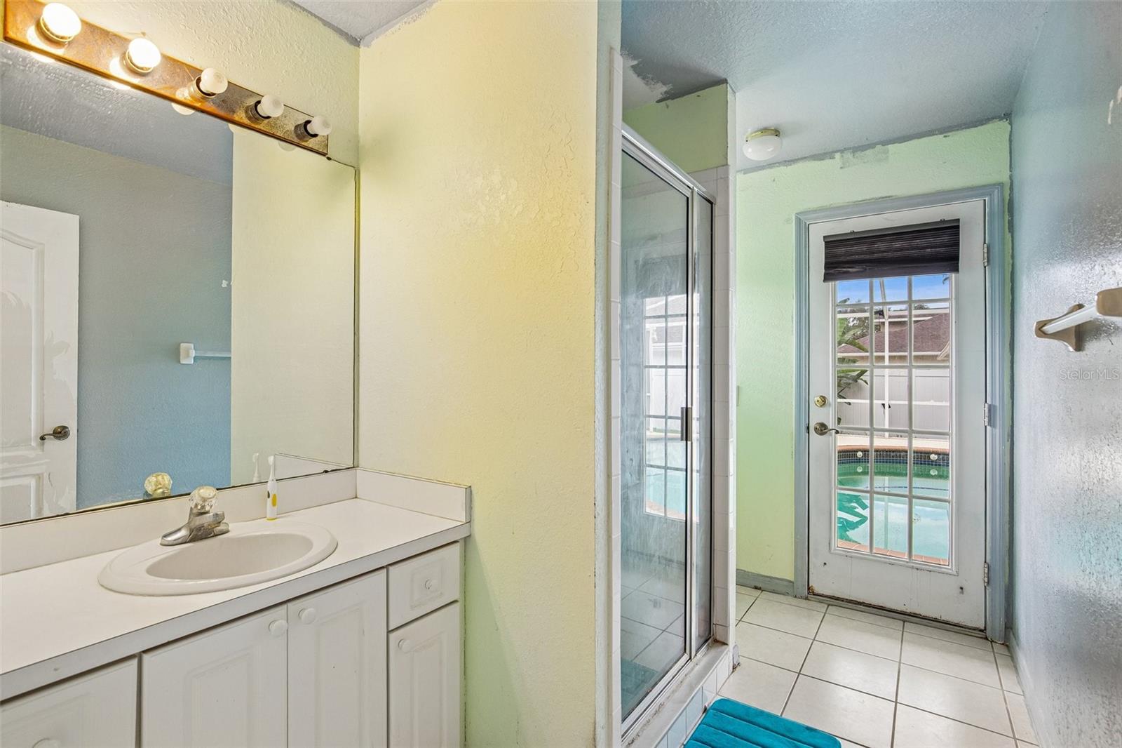 BATHROOM 2