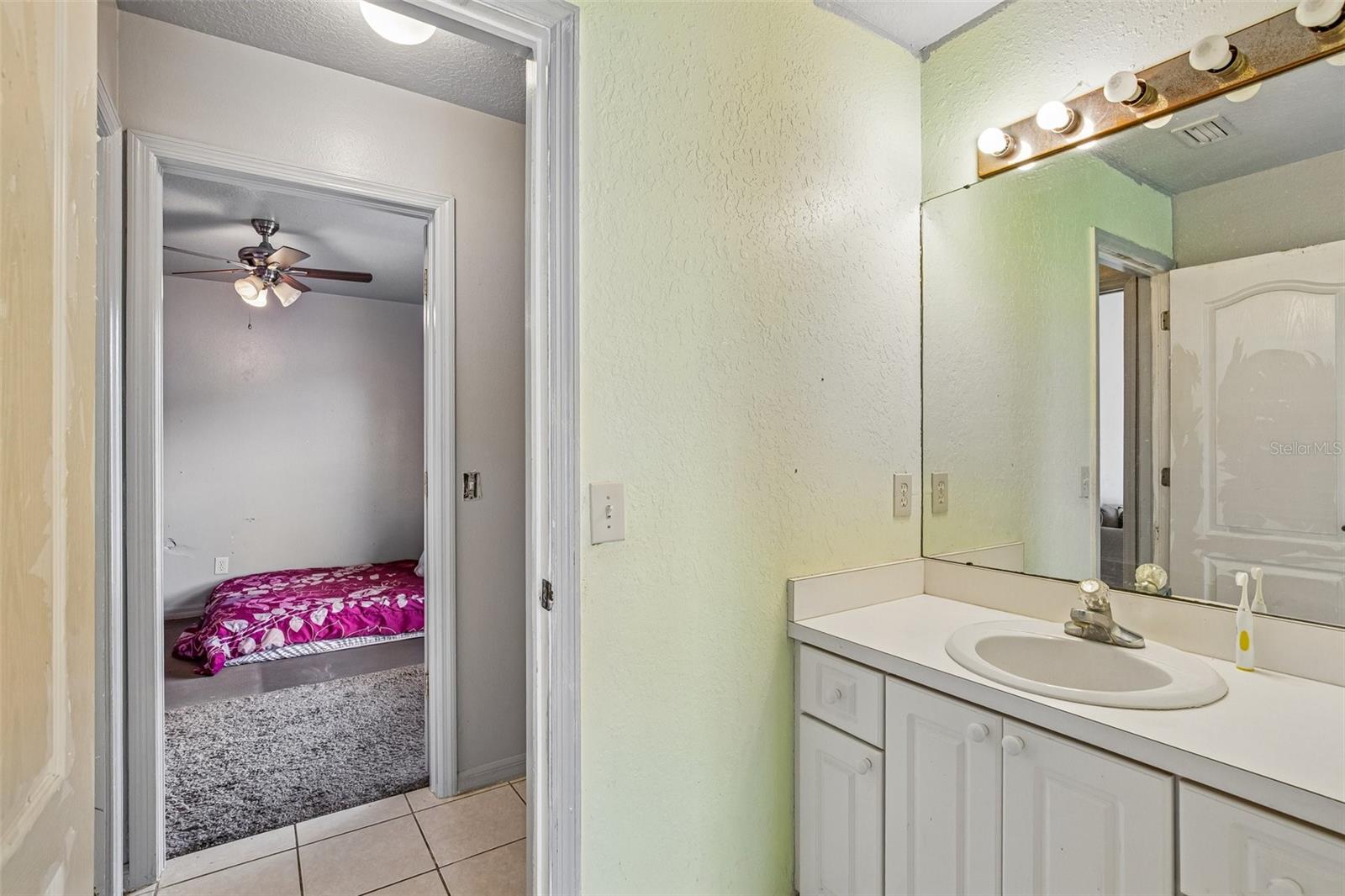 BATHROOM 2