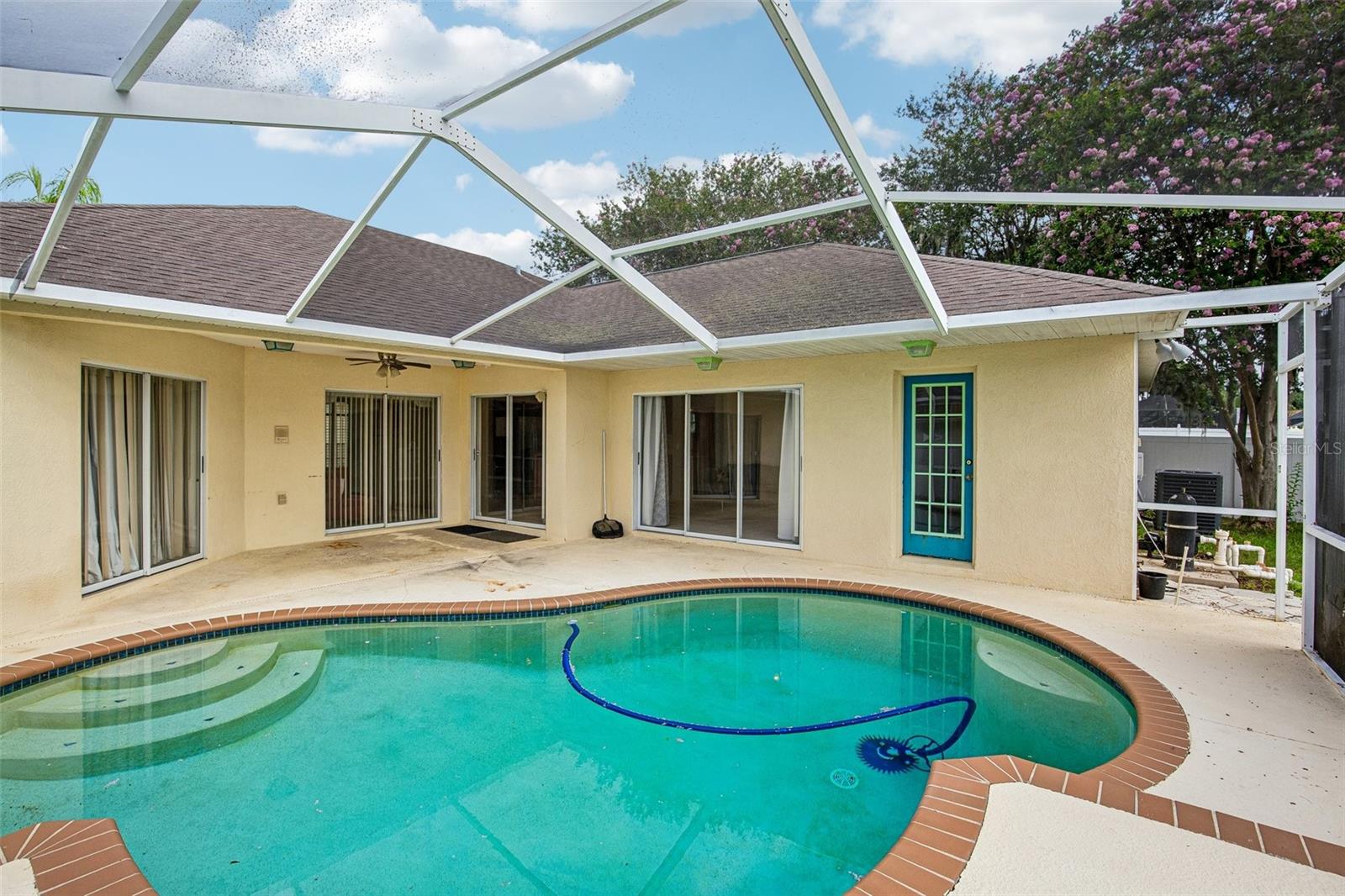 SCREENED POOL