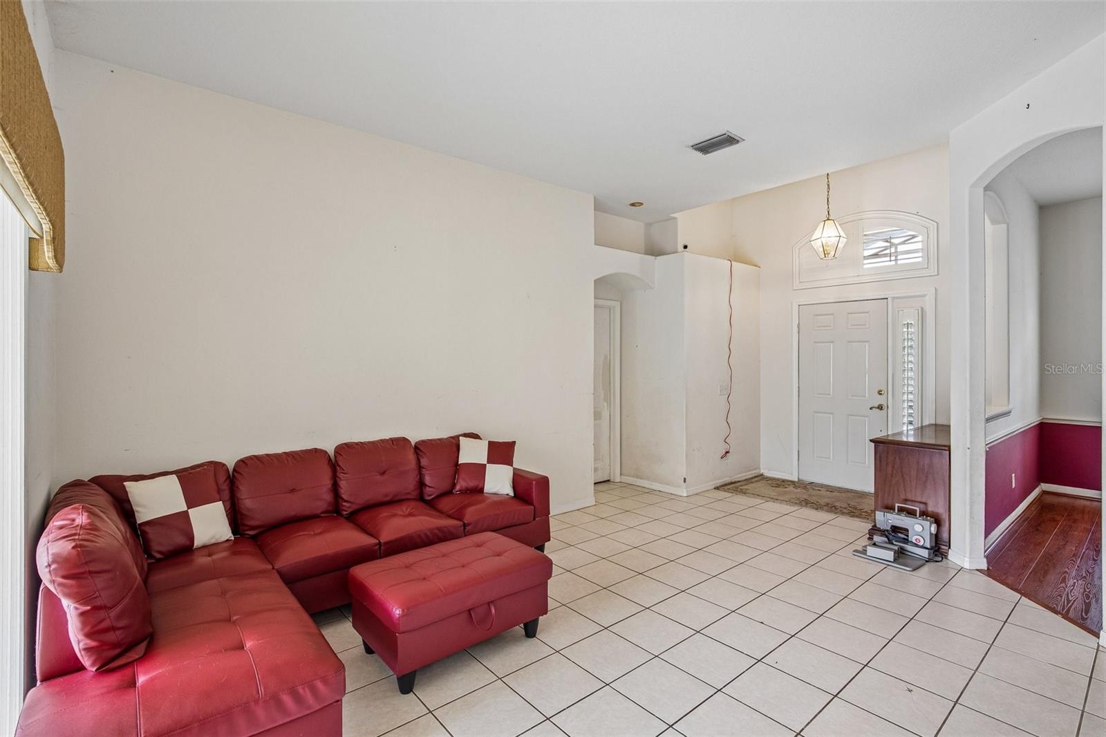 ENTRY FOYER INTO FORMAL LIVING ROOM AND DOOR TO PRIMARY SUITE