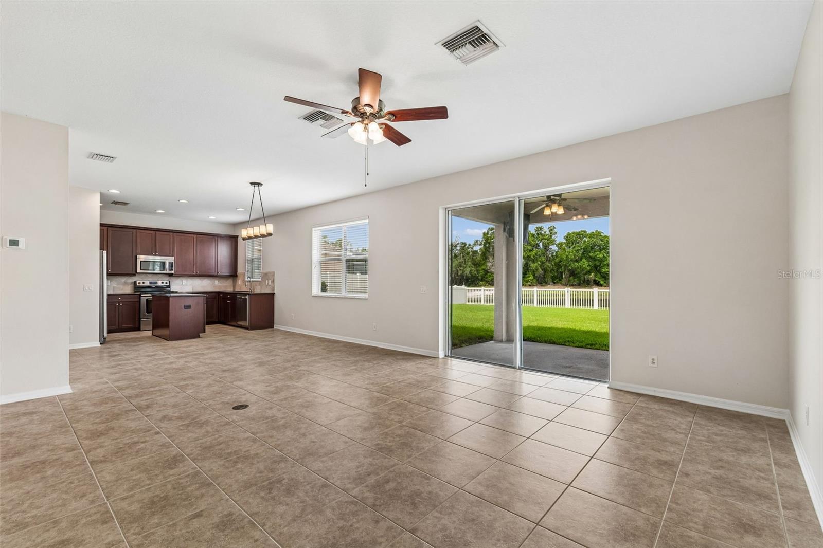 kitchen/dining/family room