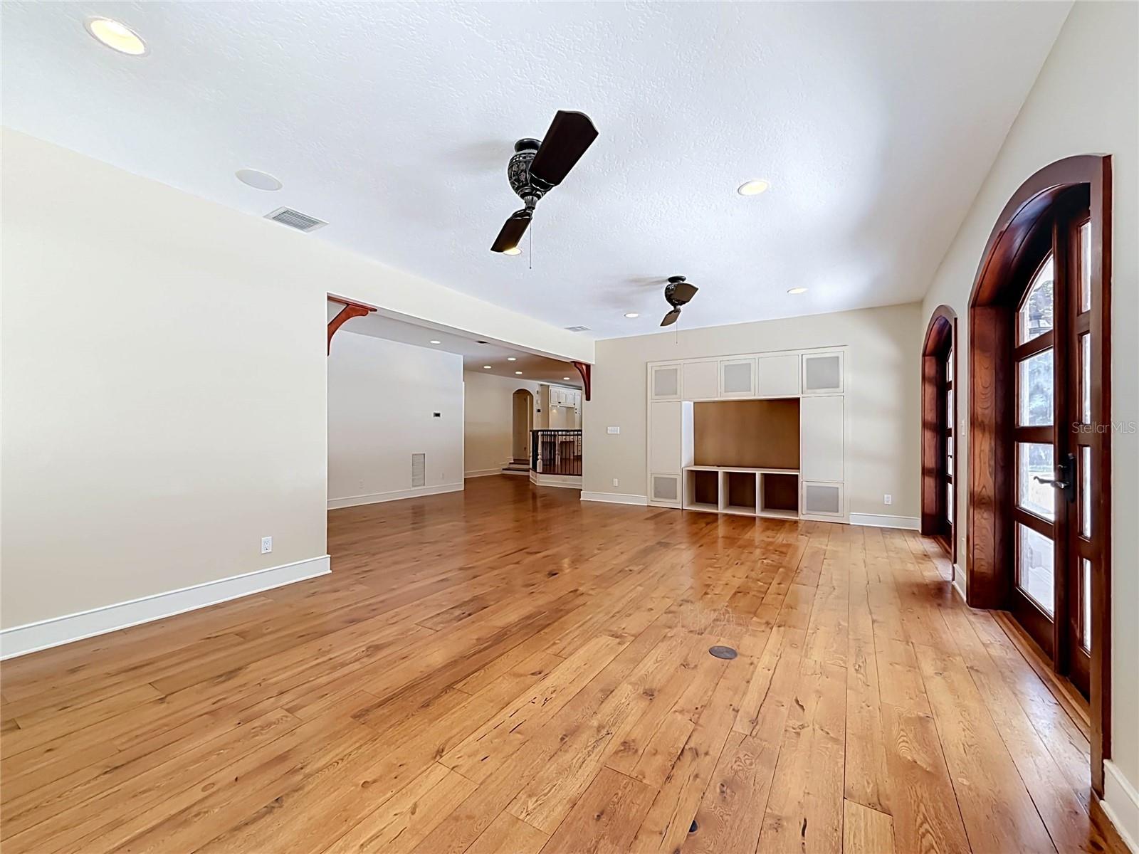 Family Room - Kitchen
