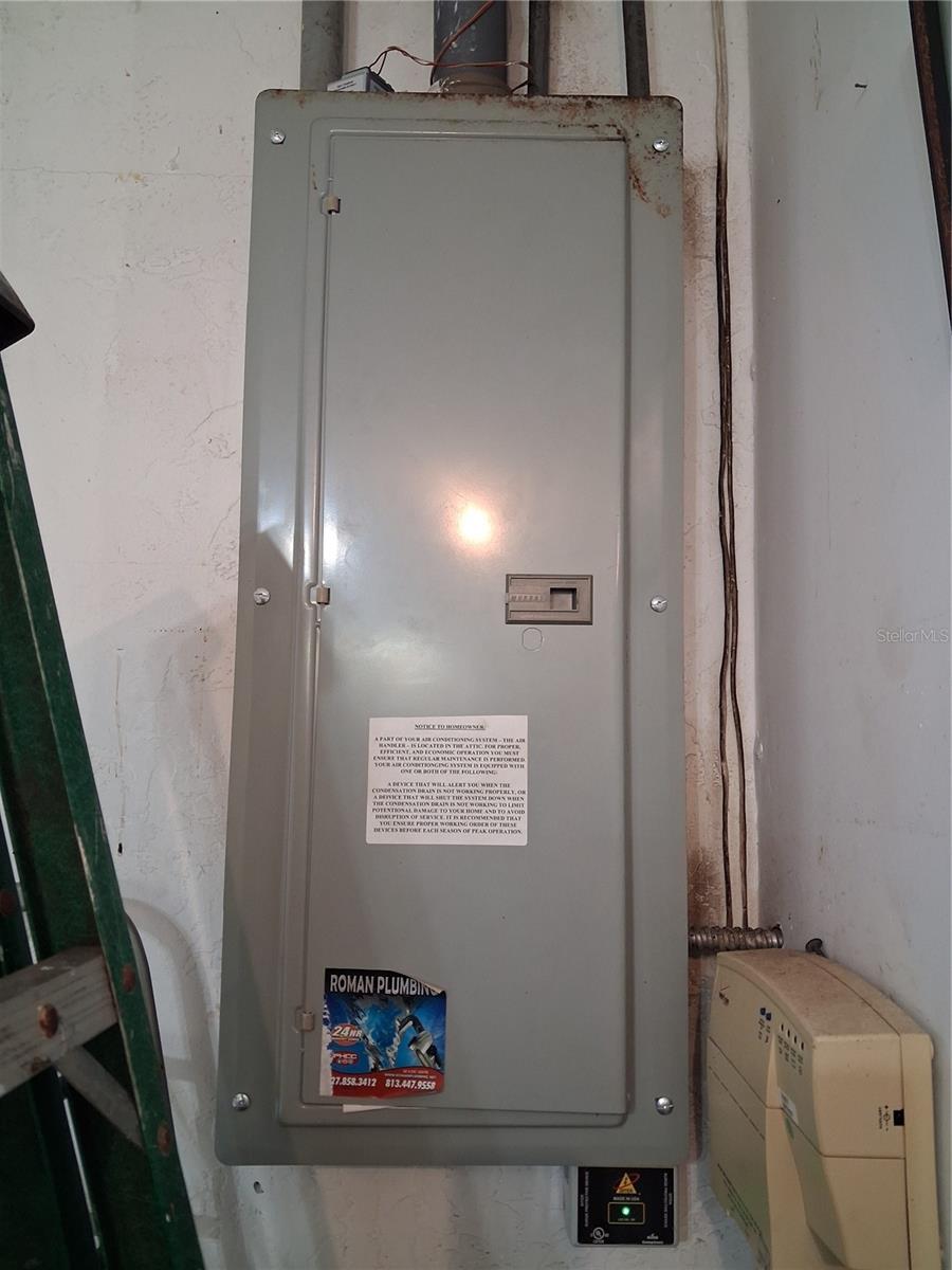 TB8526221