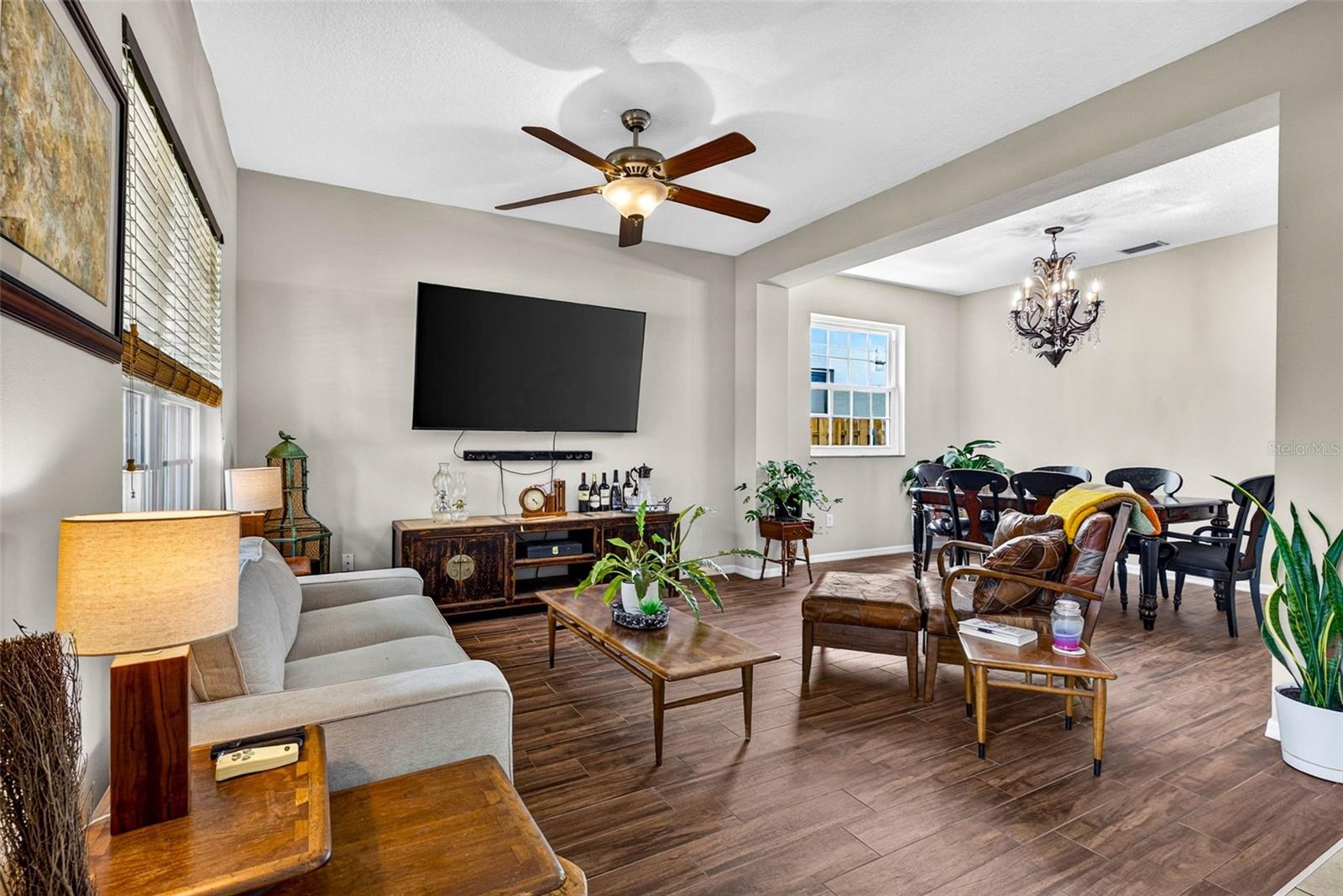 TB8526227