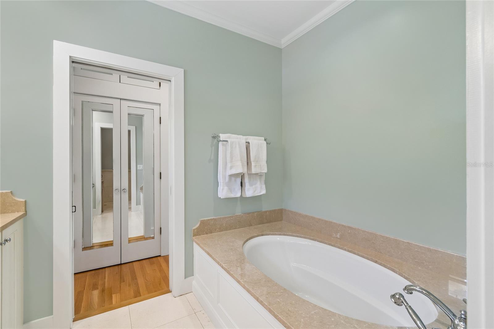 Separate soaking tub