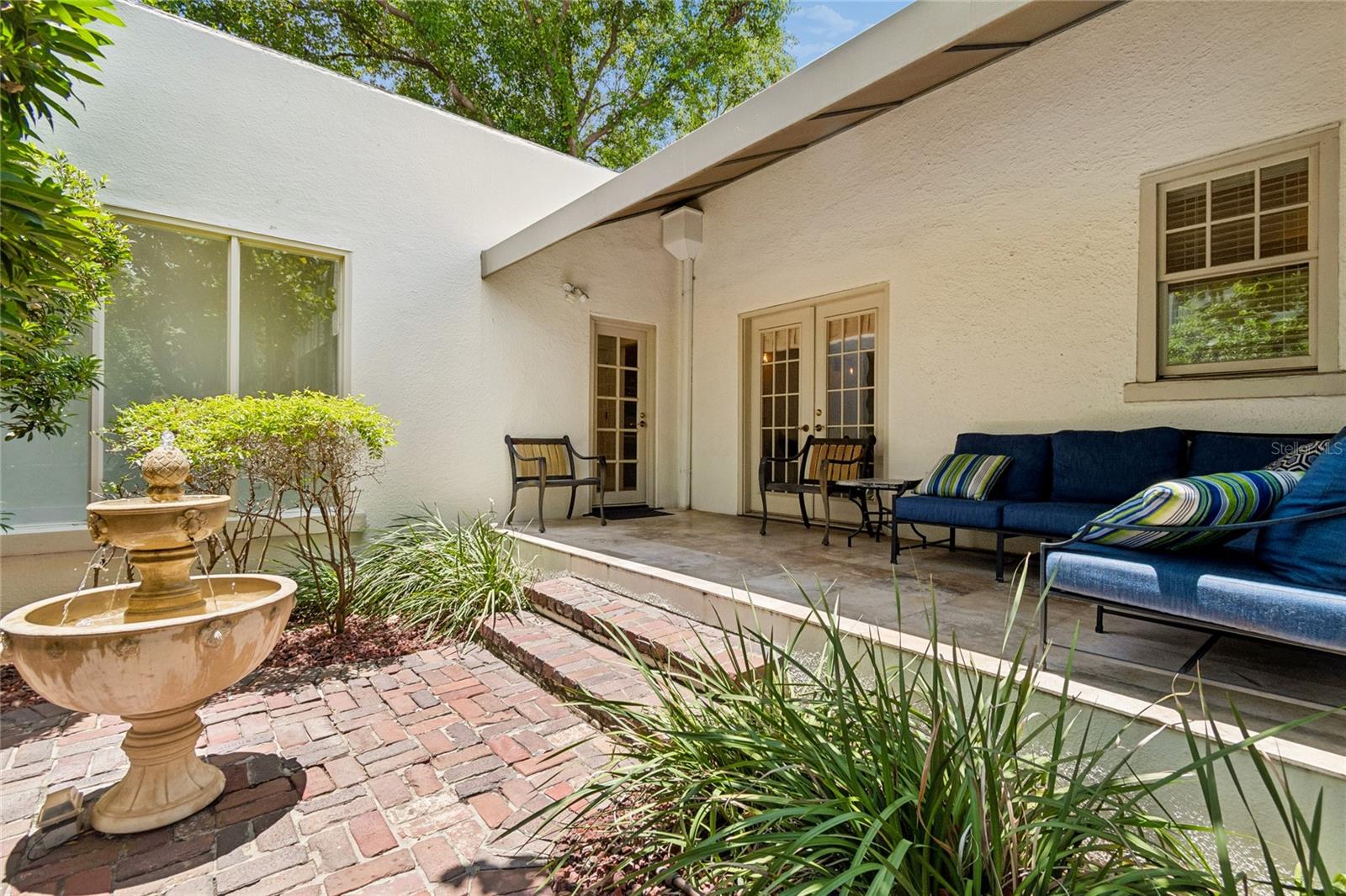 Courtyard with 2nd covered outdoor space