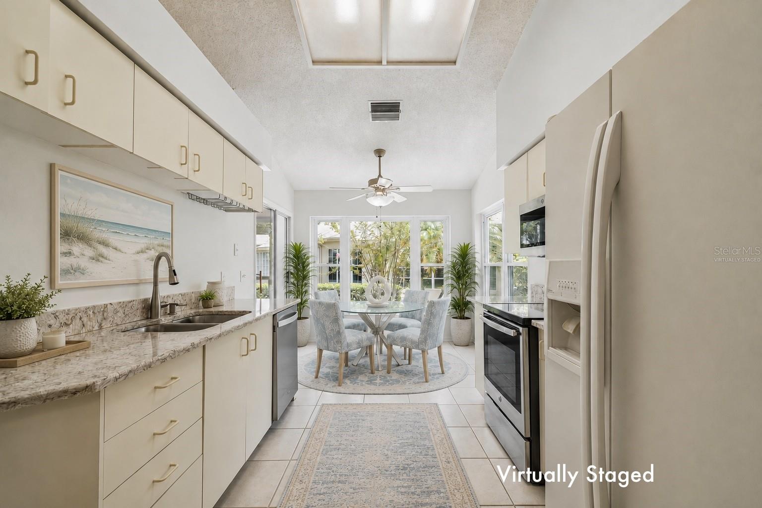 Virtually Staged. Light & bright eat-in Kitchen, vaulted ceilings