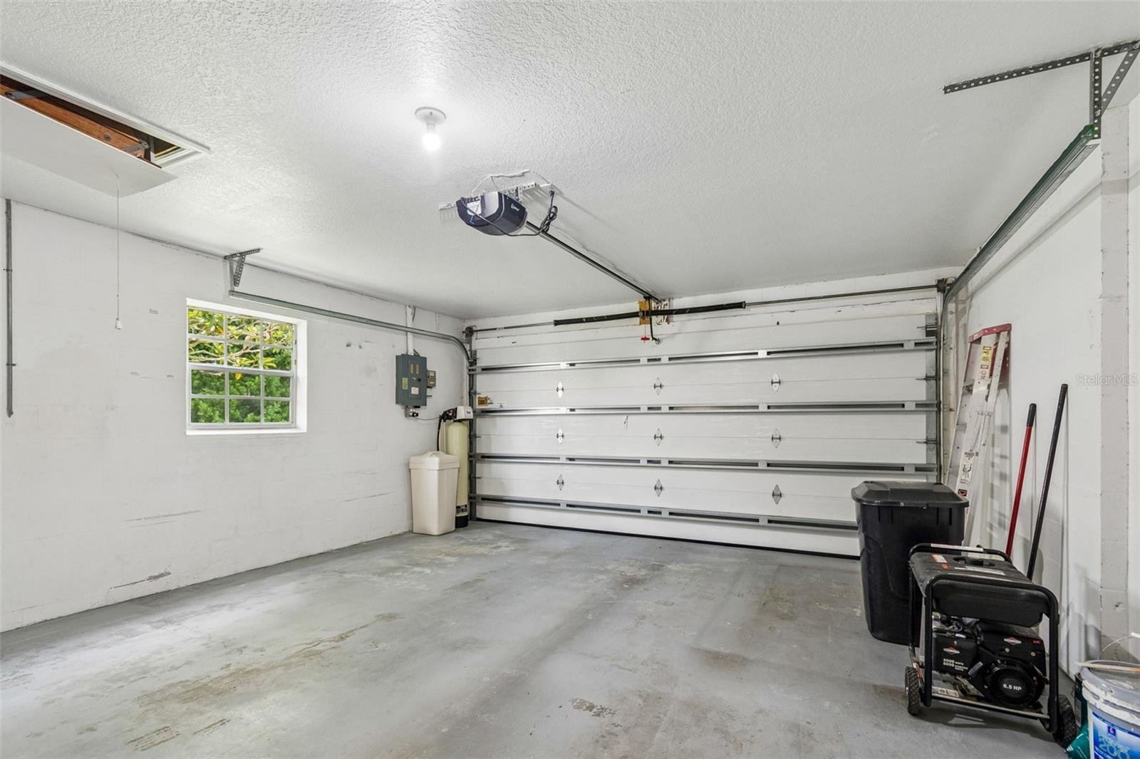Attached 2-car Garage