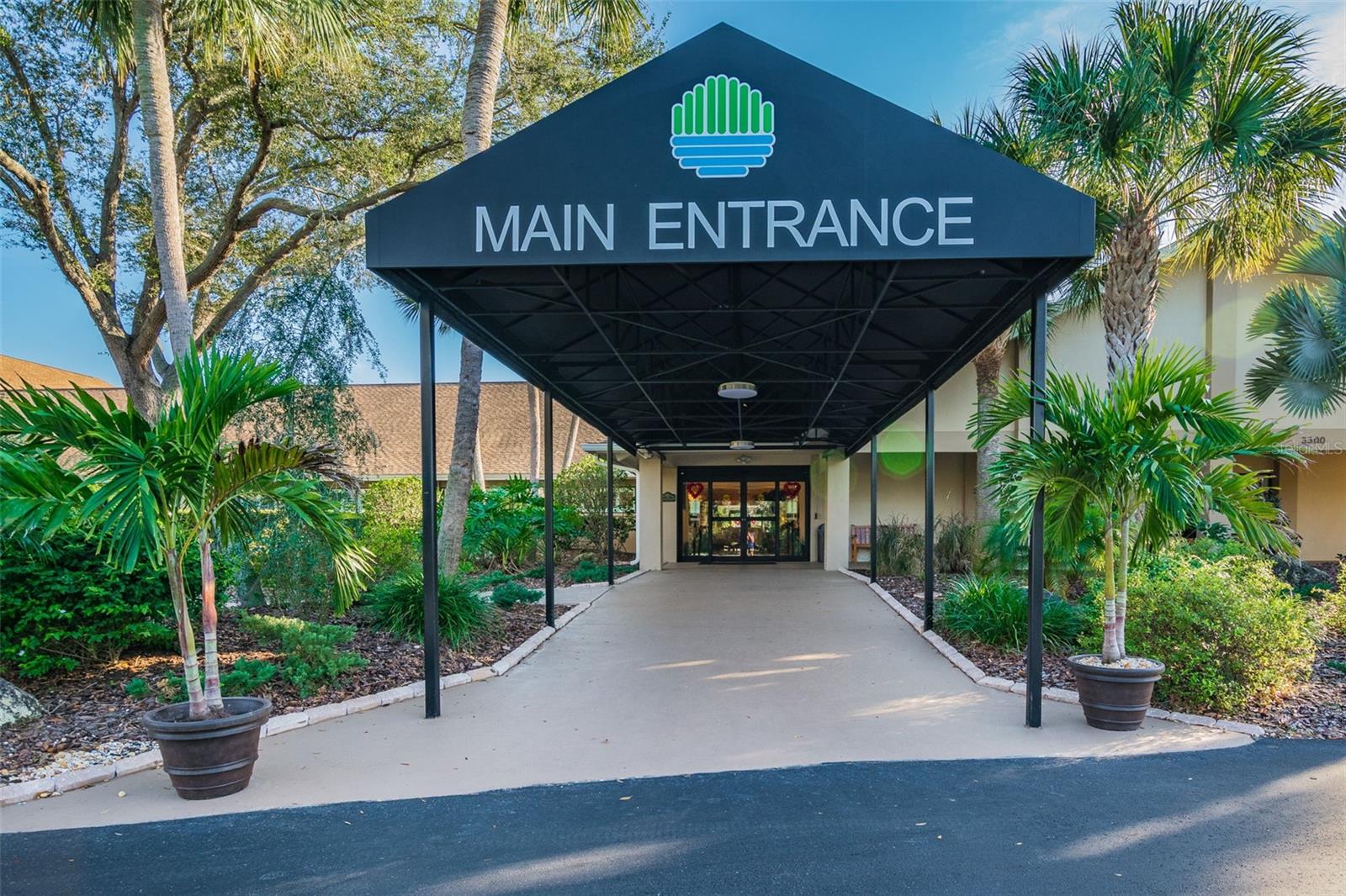 Welcome to an amenity filled lifestyle: Sports, many clubs, auditorium for events and more