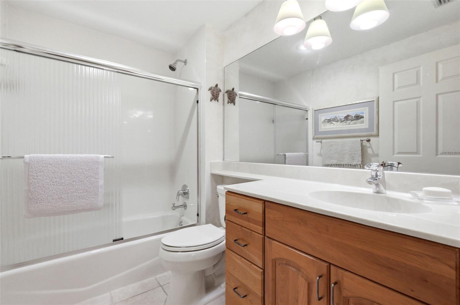 Guest bedroom ensuite bathroom