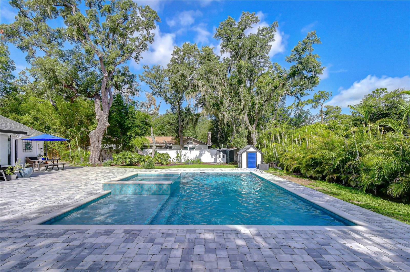 Pool & Spa