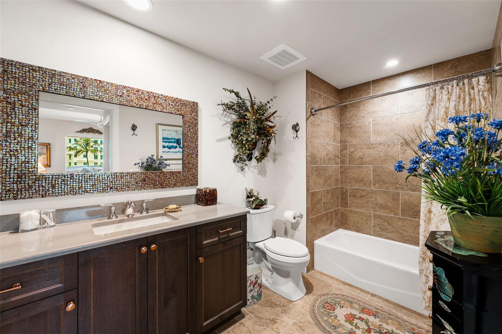 Bedroom 1 bathroom shower tub combo