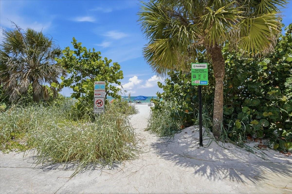 Walking Distance to Beach Access!!