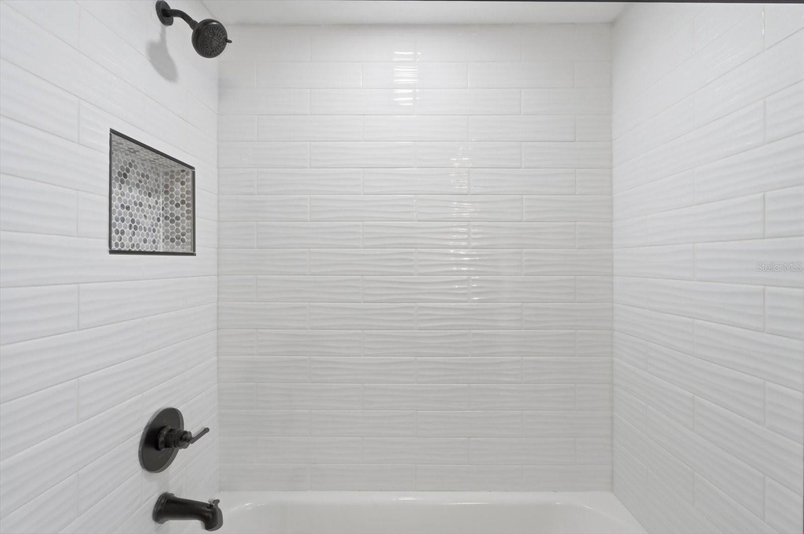 hallway bathroom tub/shower