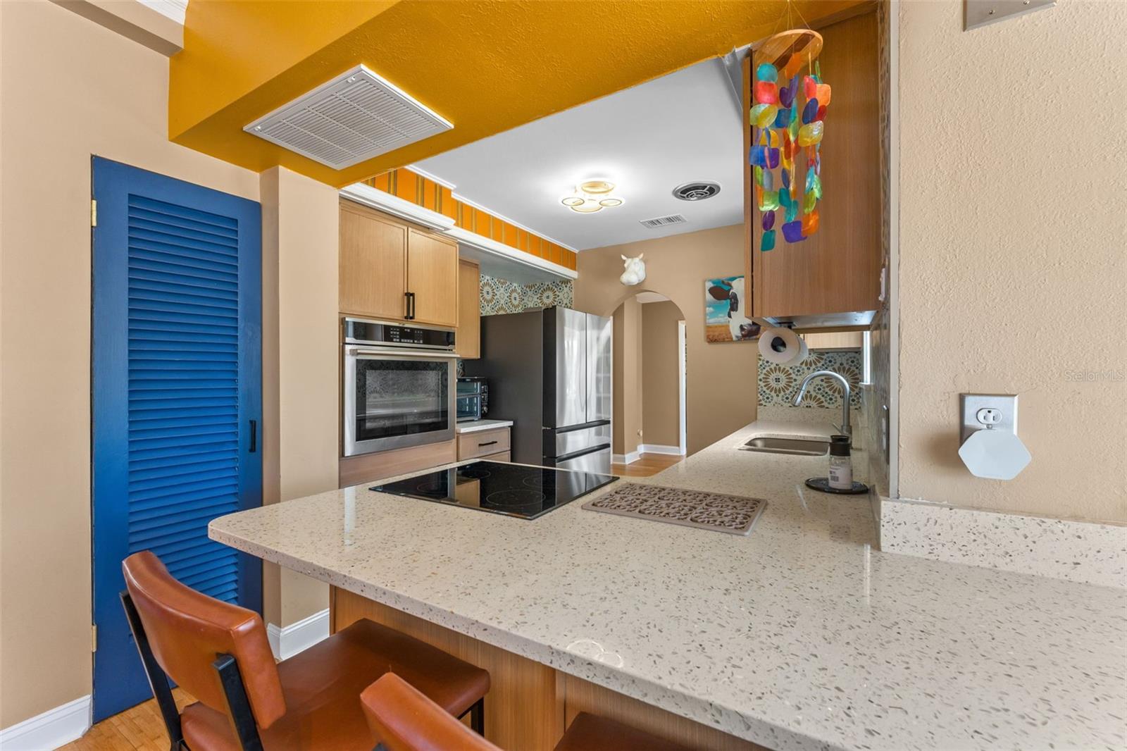 Breakfast bar/kitchen pantry