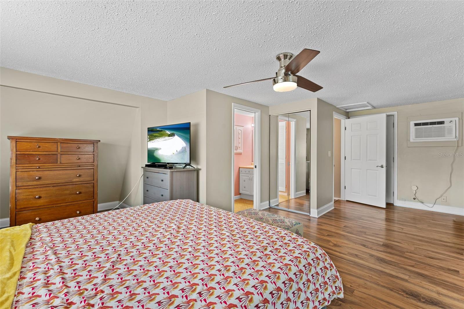 Upstairs primary bedroom
