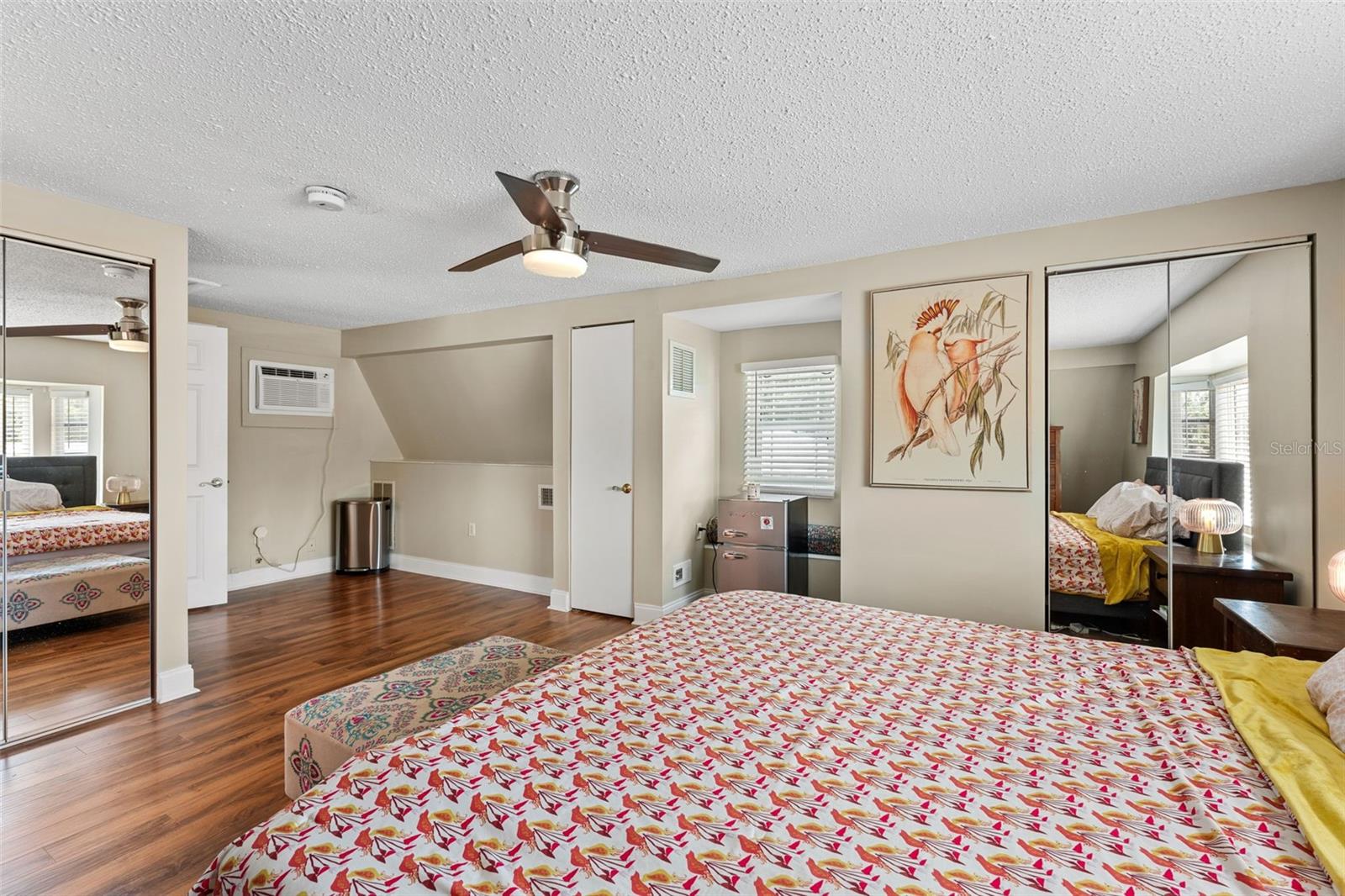 Upstairs primary bedroom