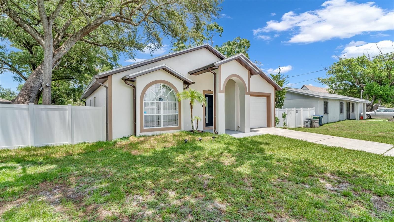 TB8526436