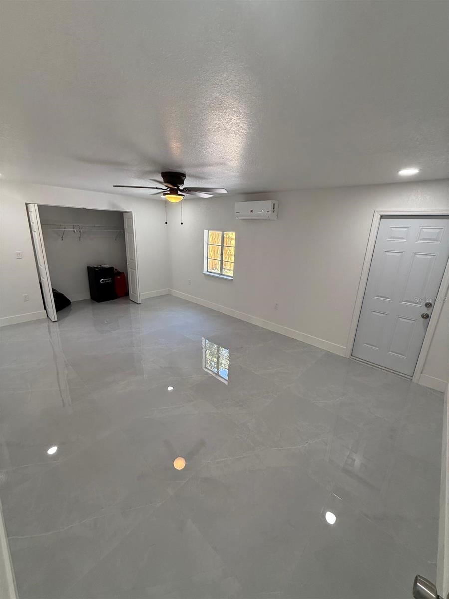 STUDIO/EFFICIENCY BEDROOM