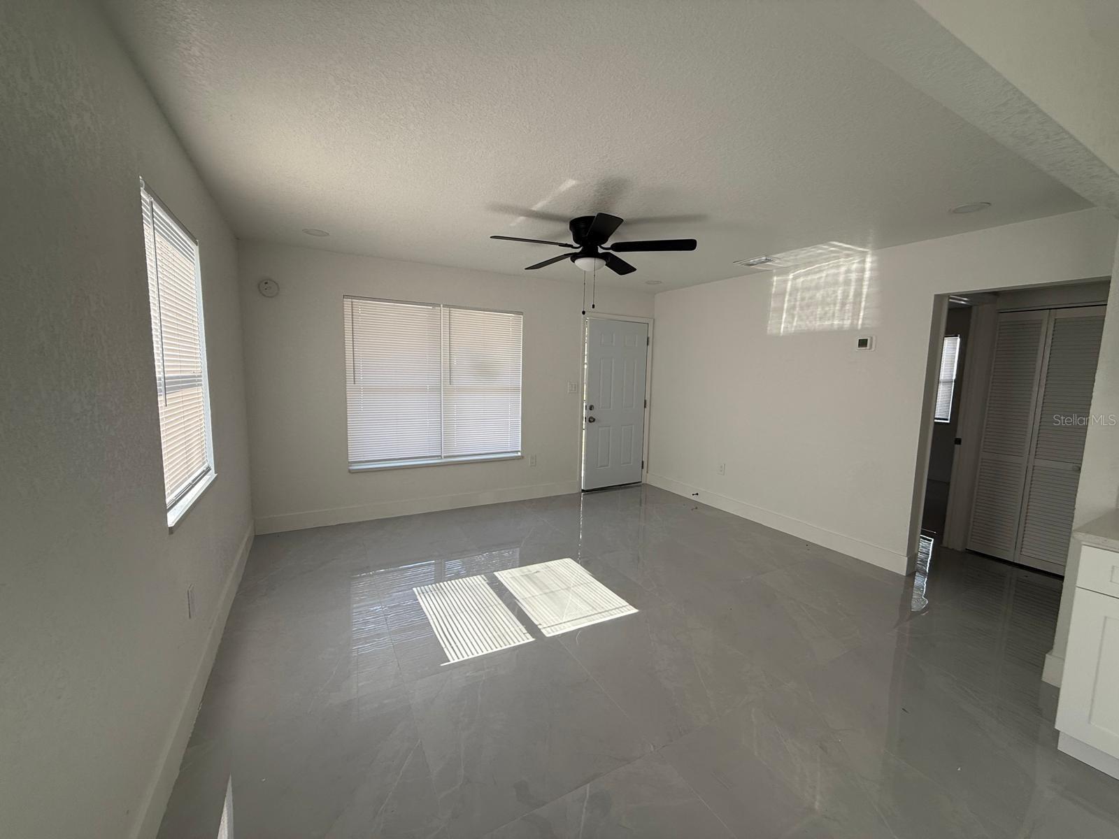 FRONT UNIT LIVING ROOM