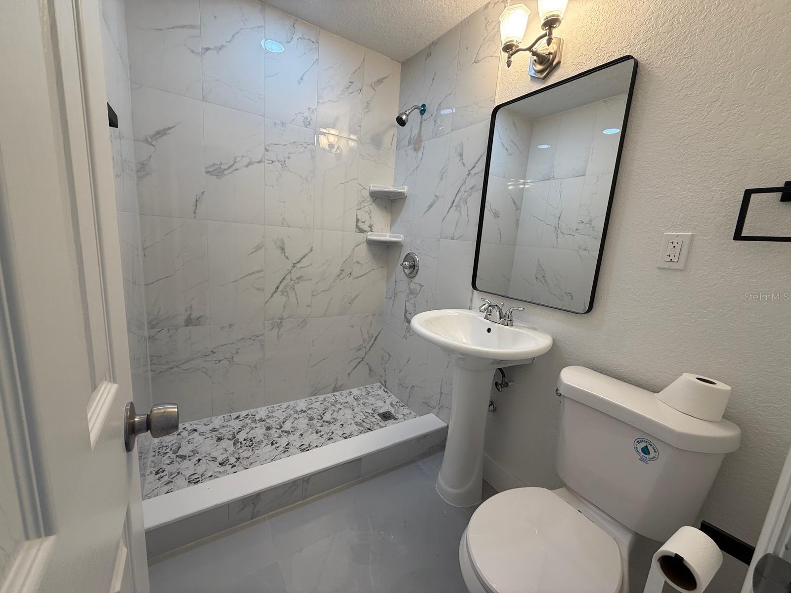 FRONT UNIT BATHROOM