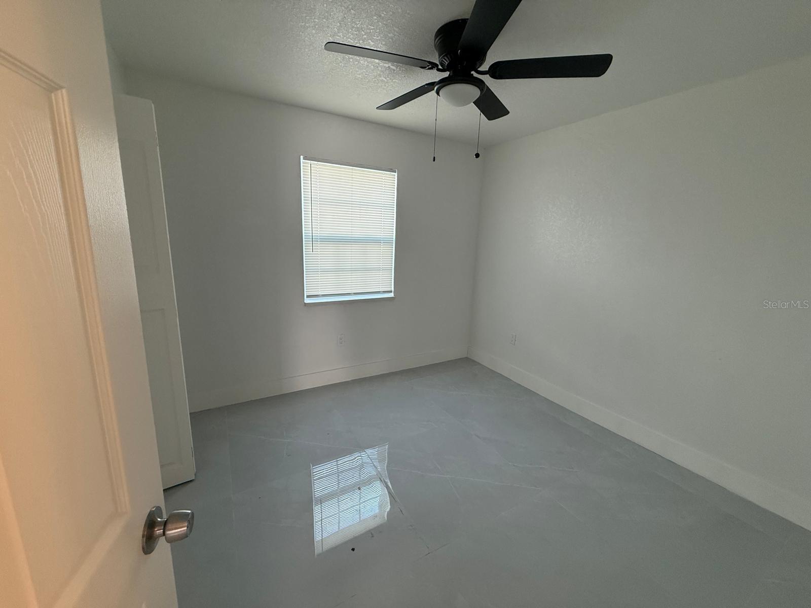 FRONT UNIT BED 2