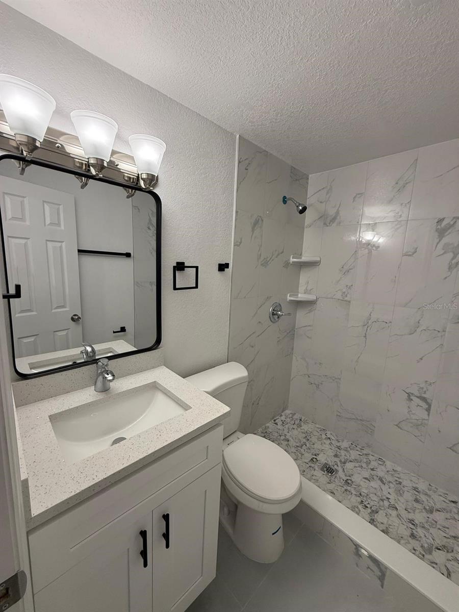 STUDIO/EFFICIENCY BATH
