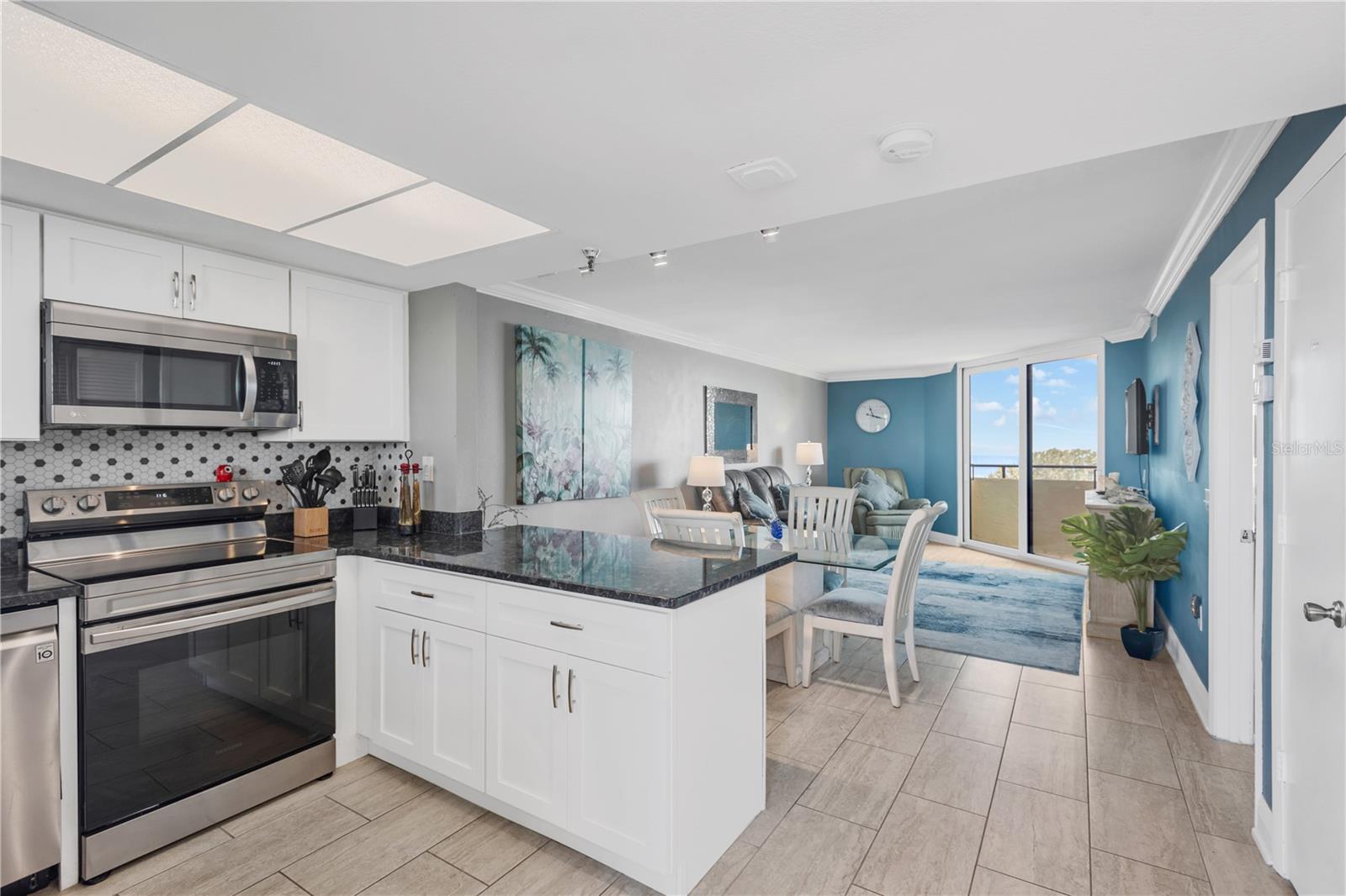 Light, bright and spacious ~ with a crisp coastal flair this unit provides the ultimate coastal retreat.