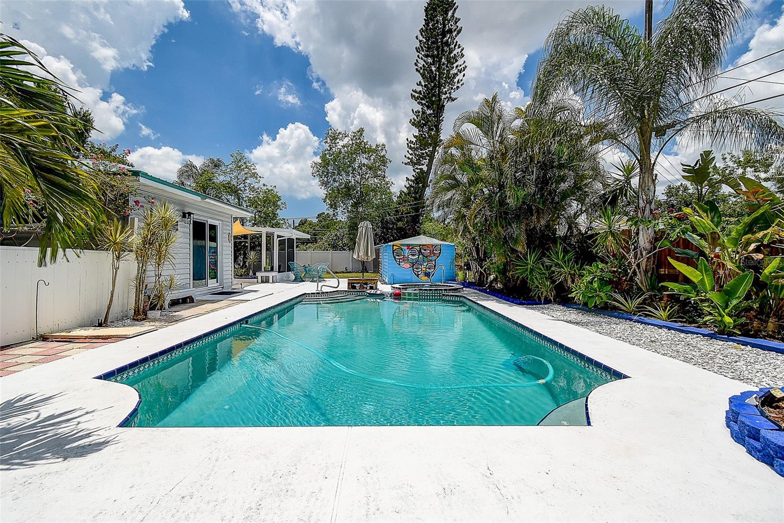 TB8526461