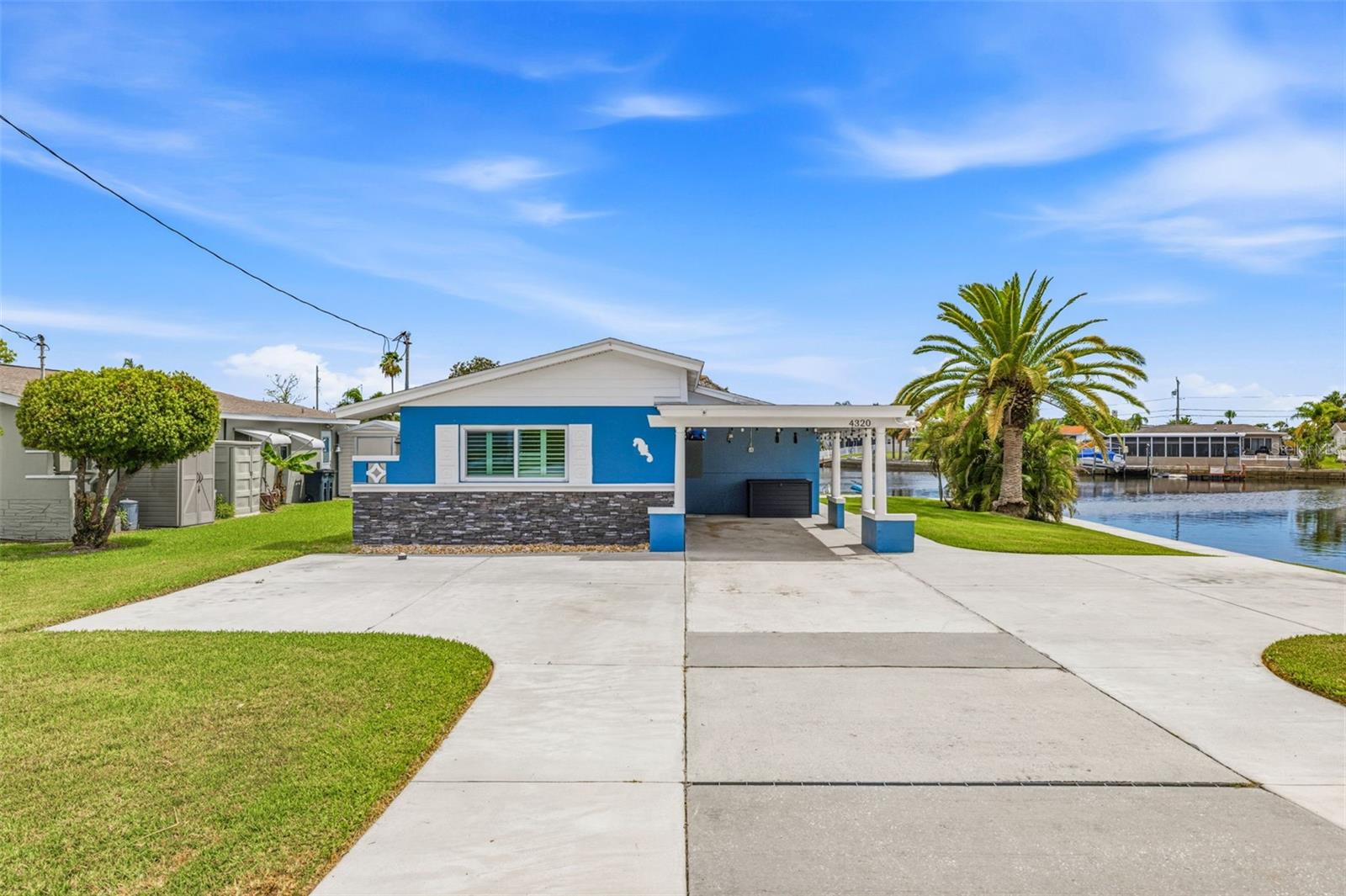 Extra Parking areas in the front of the home for all your guests and family!