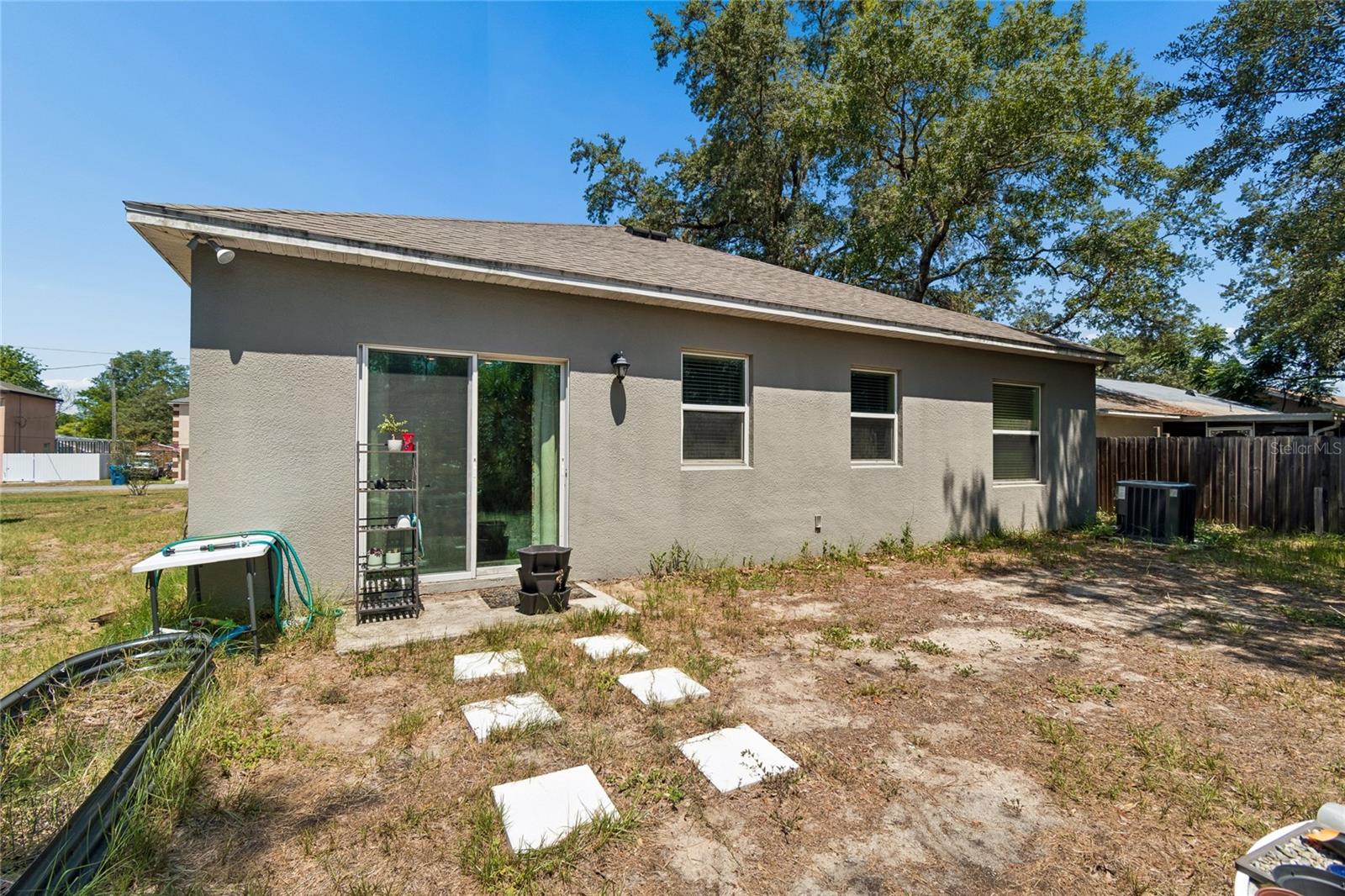 TB8526483