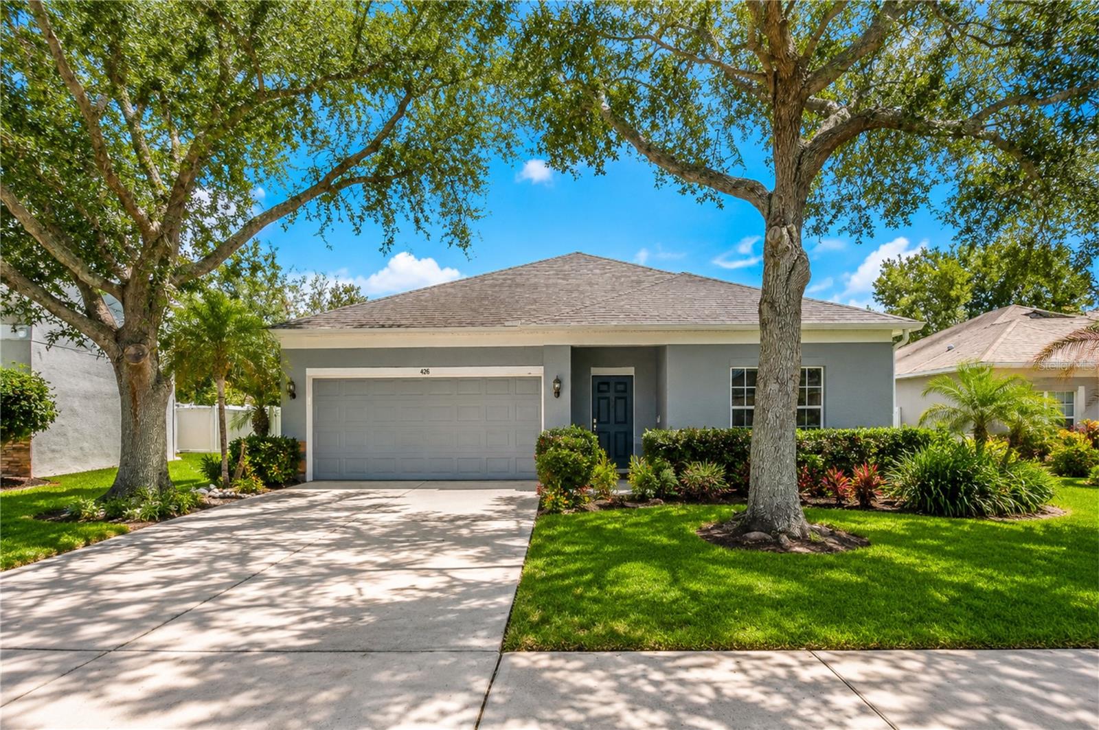 Beautifully maintained home in the desirable Southern Oaks Grove community.