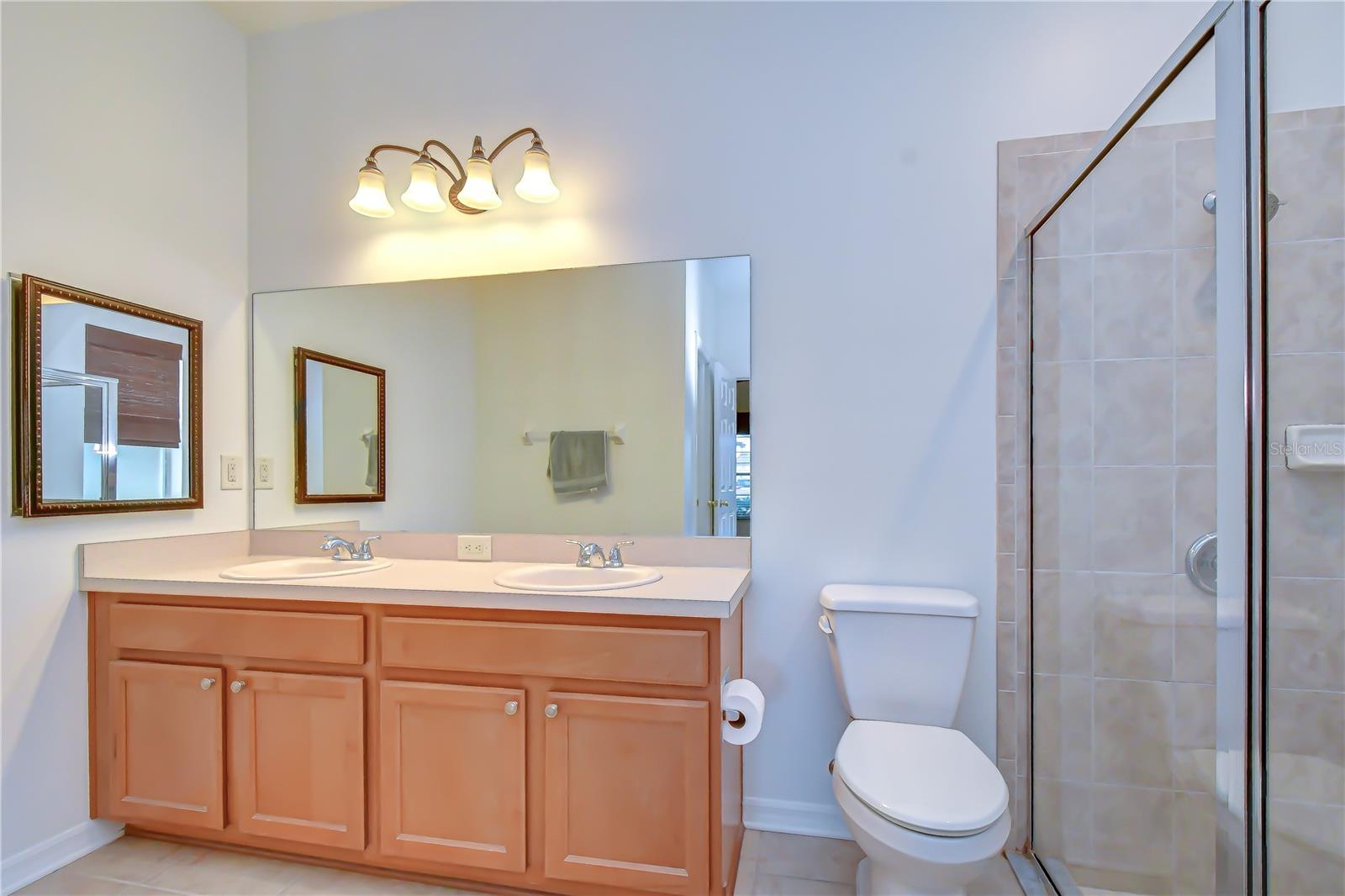 En-suite featuring dual vanities.