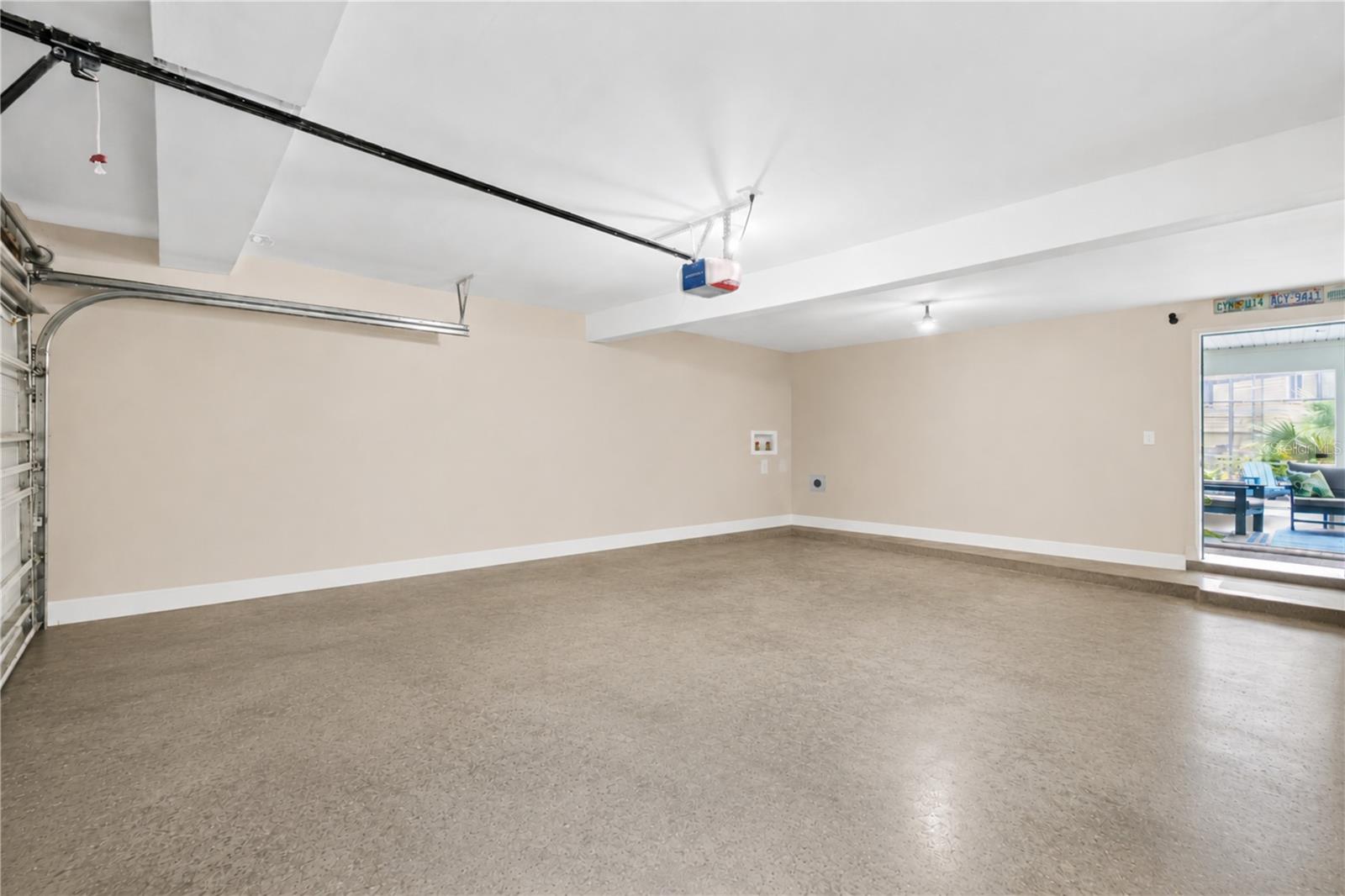 Garage / Virtually cleared