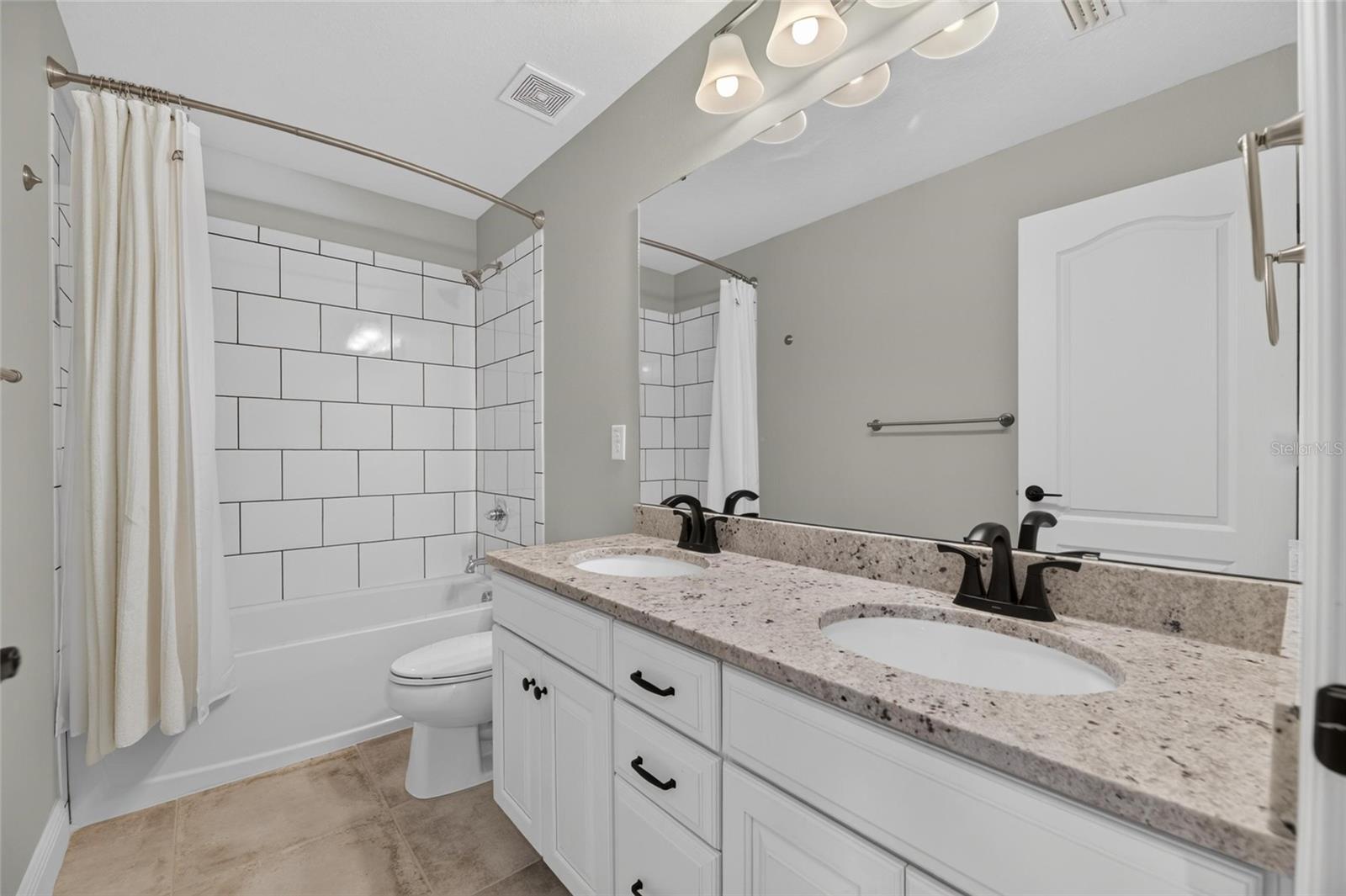 Secondary upstairs bath