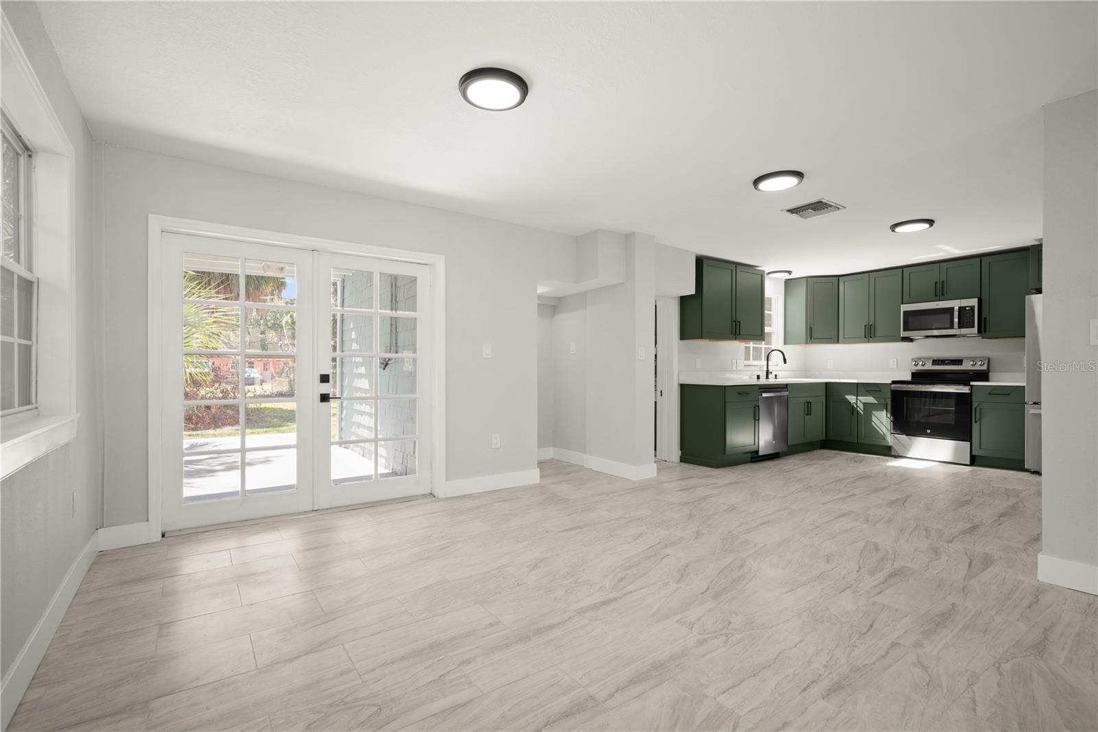 TB8526597