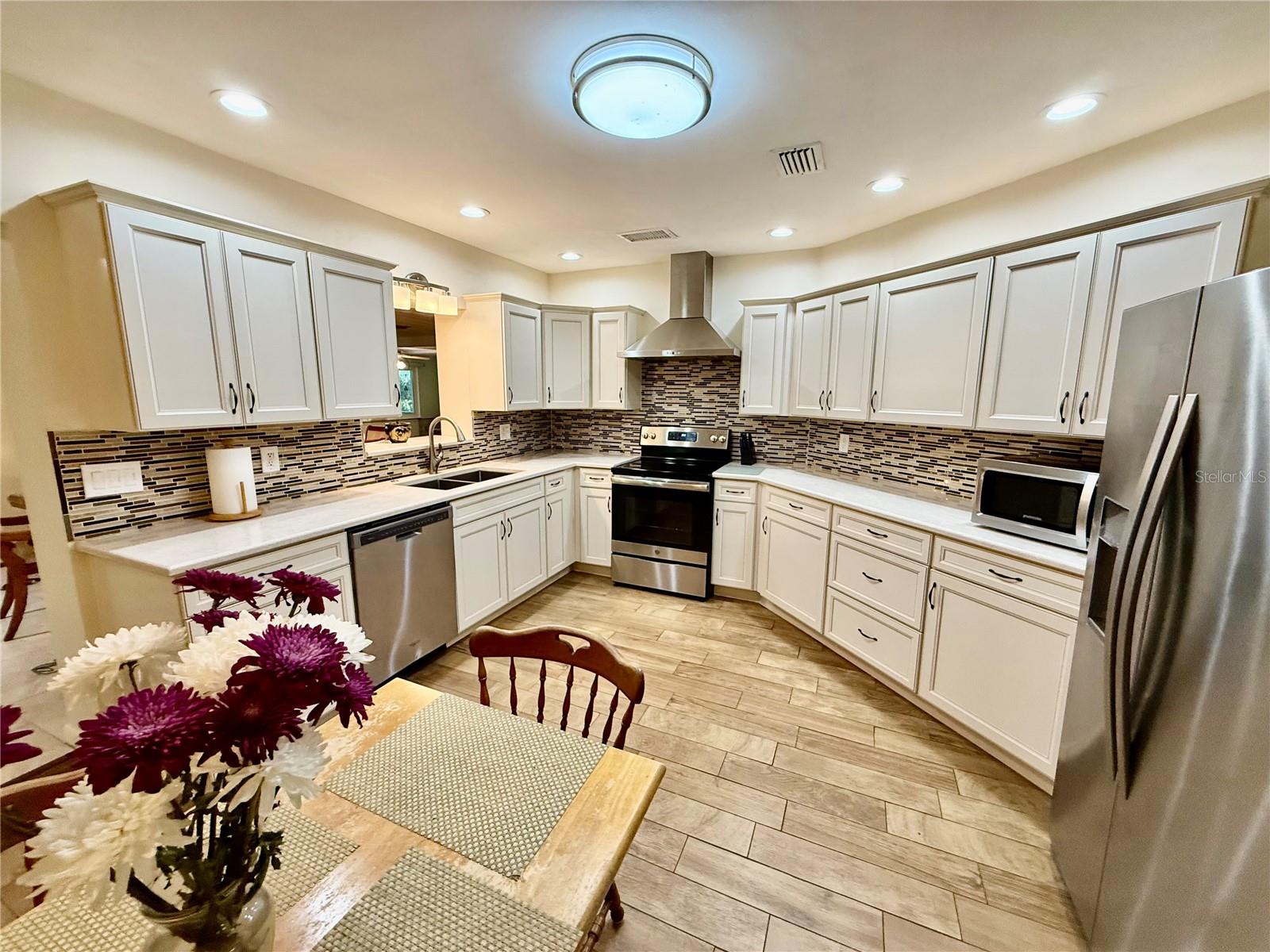 Large eat-in kitchen