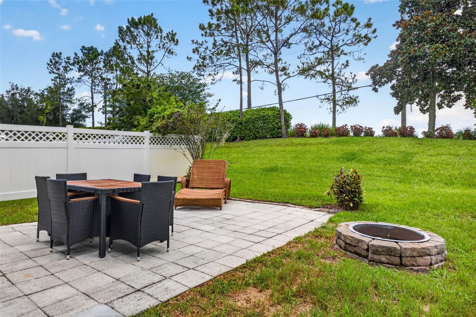 Large backyard can be fully fenced in.