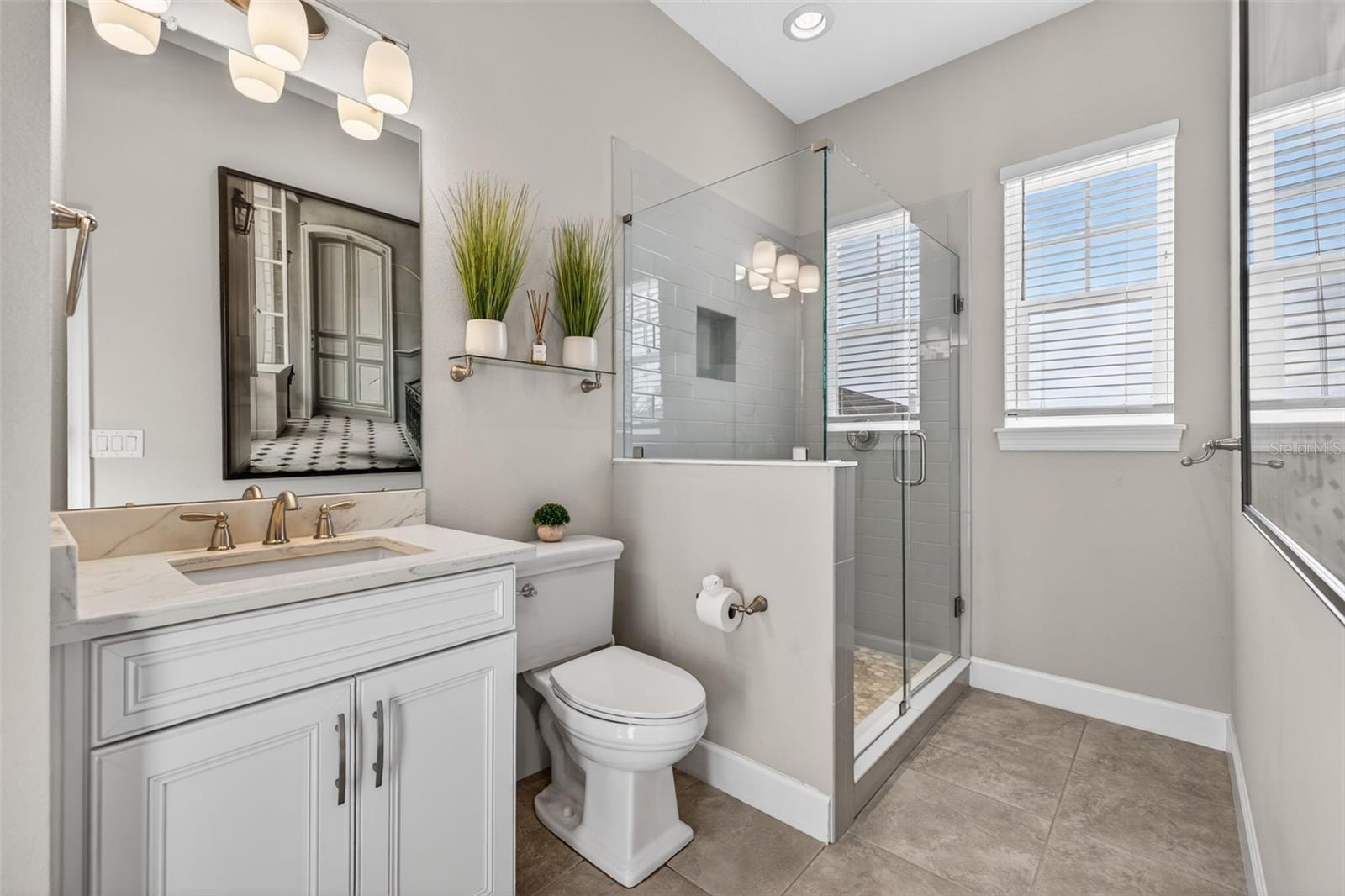 Main level full bath