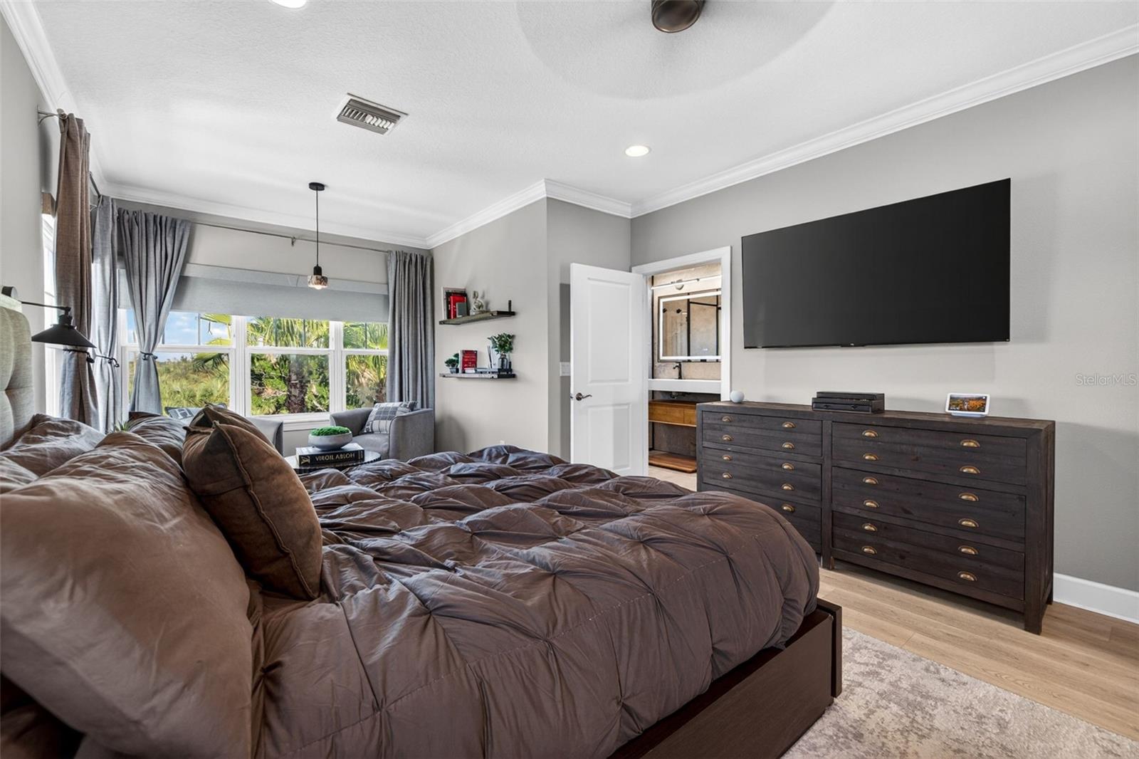 Primary suite