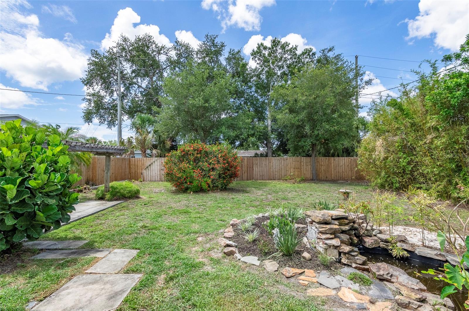 TB8526805