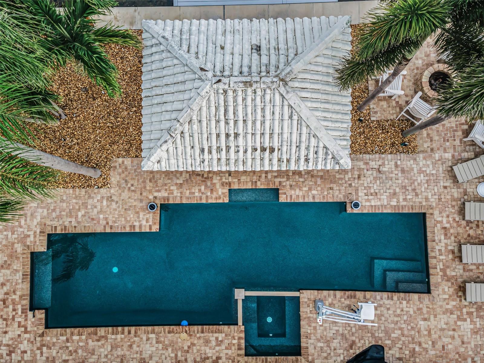 TB8526850