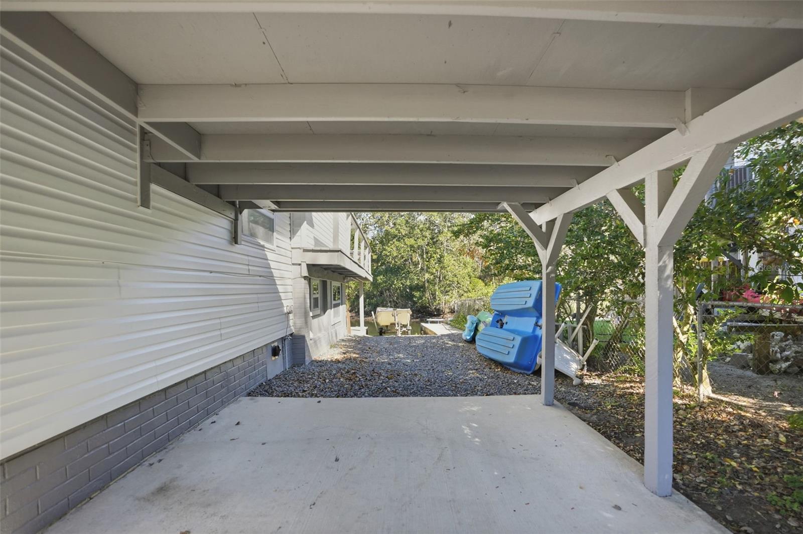 TB8526856