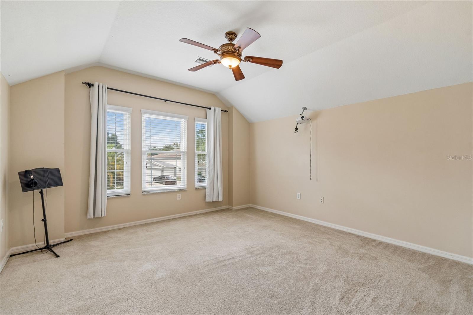 5th Bedroom/Bonus room upstair