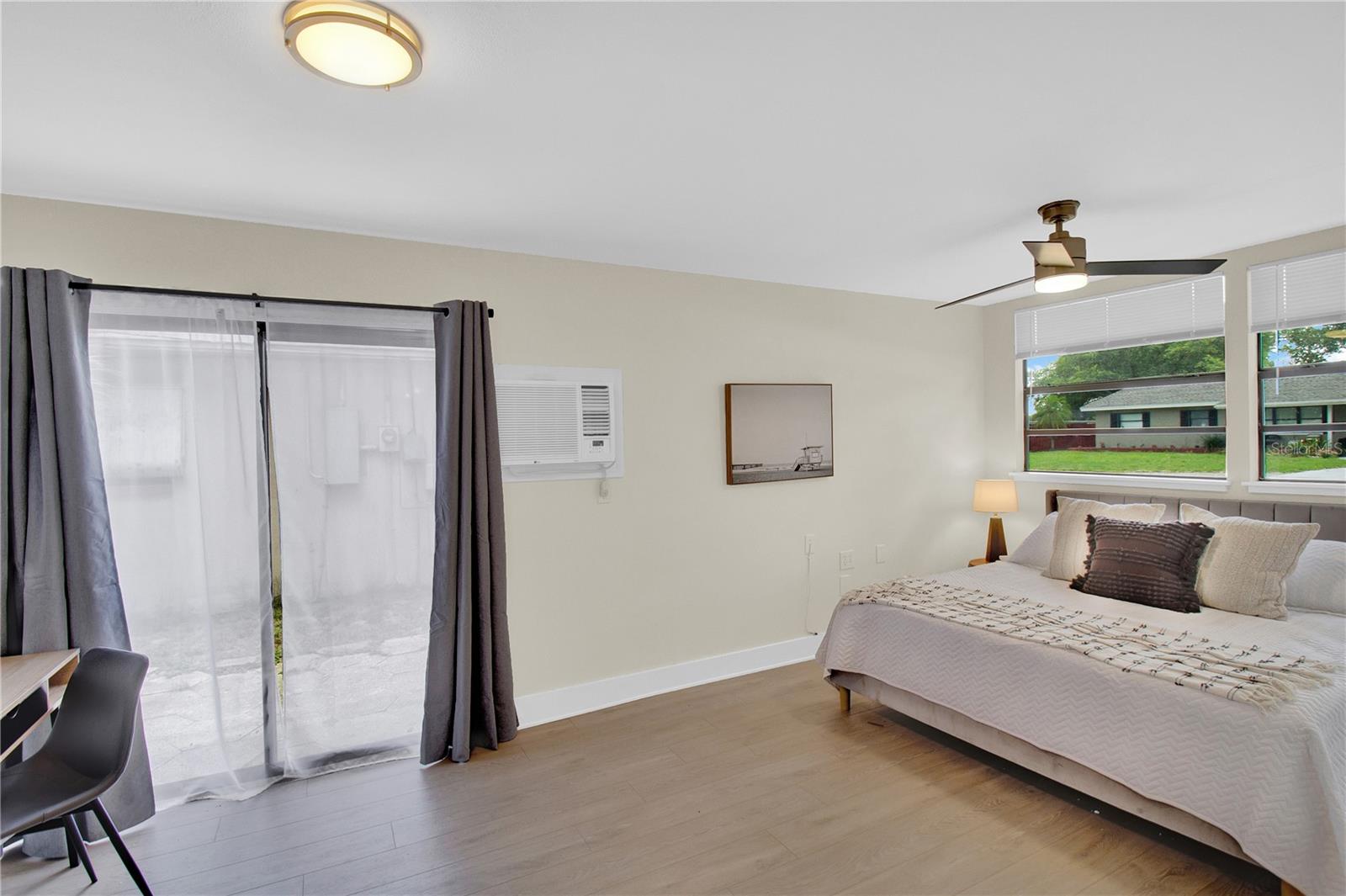 Main Bedroom w/private access