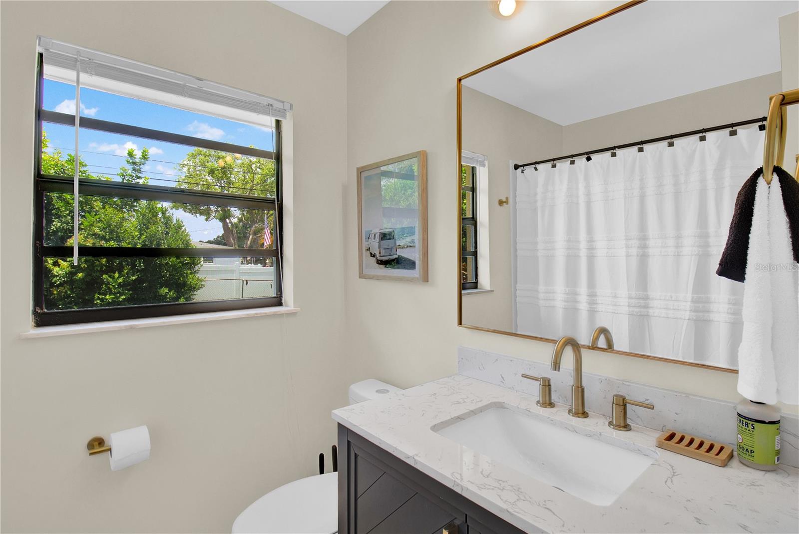 Hall Full Bathroom