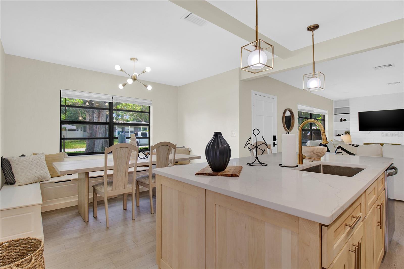 Eat-in Kitchen