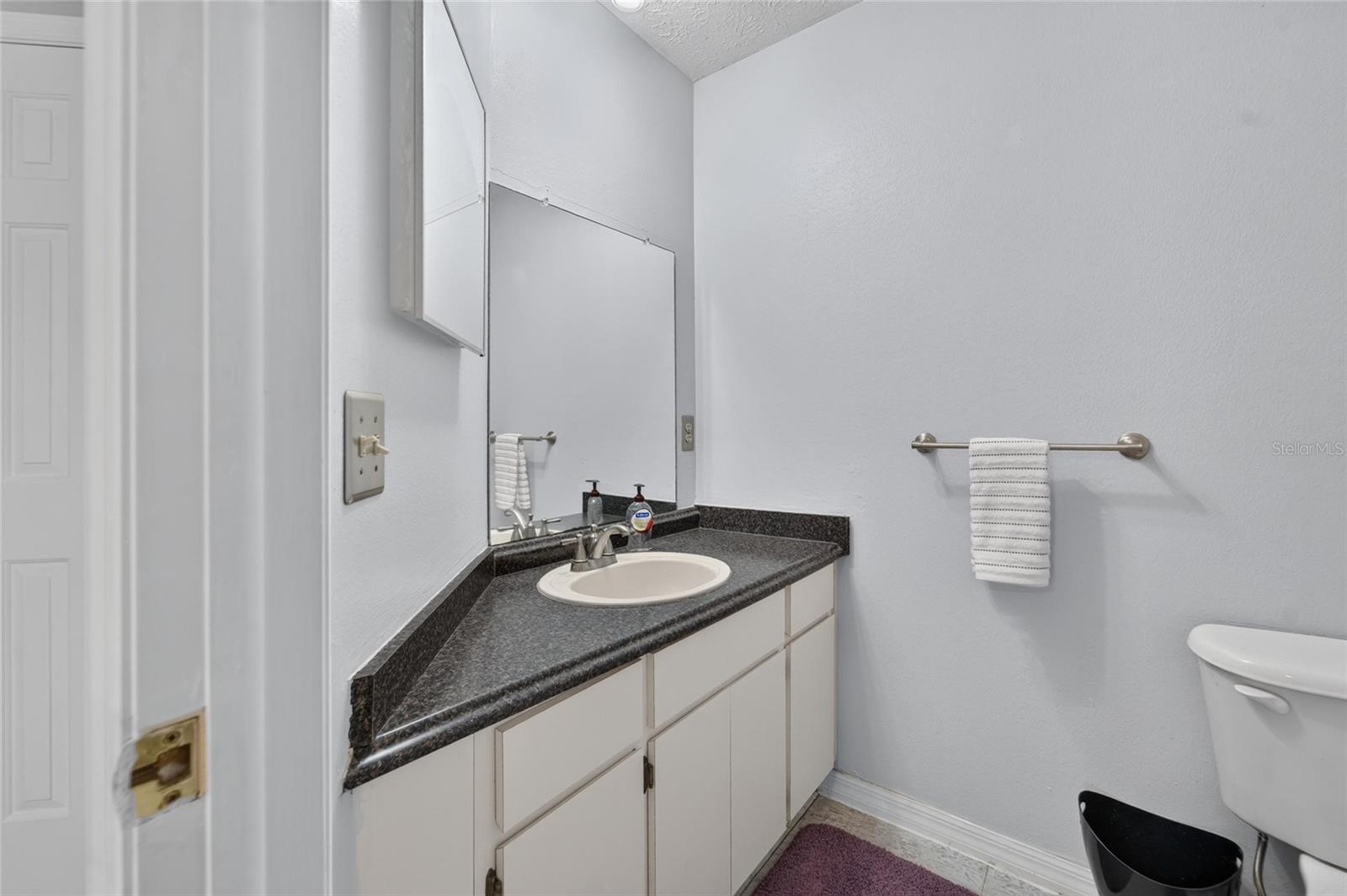 TB8526991 - Bath #2 - Single sink