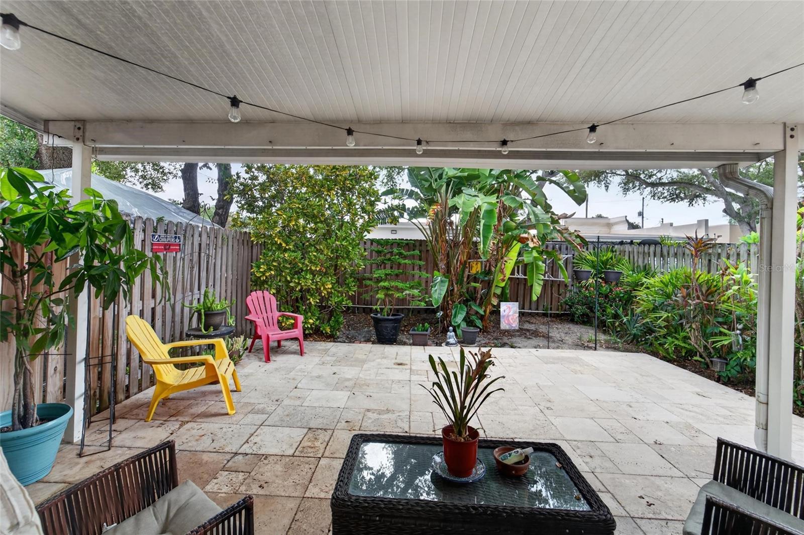 TB8526991 - looking out to backyard